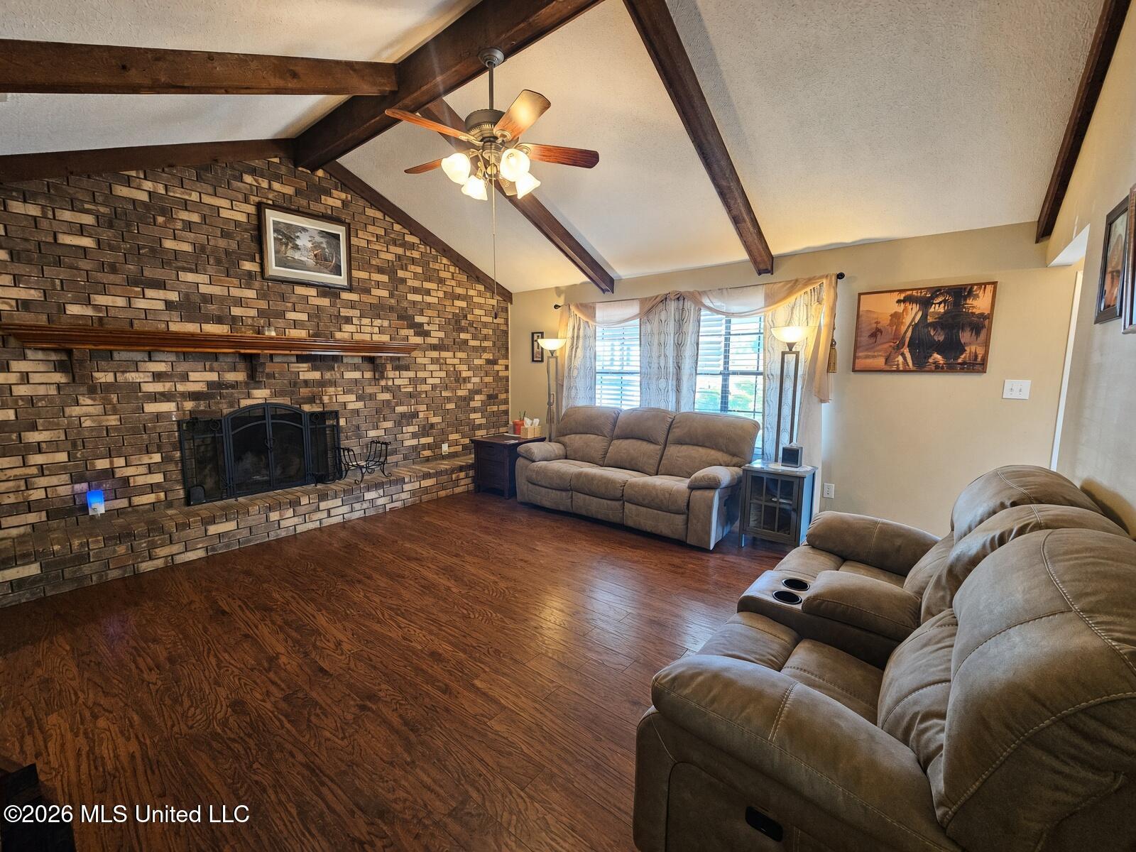 2404 Laura Drive Property Photo 5