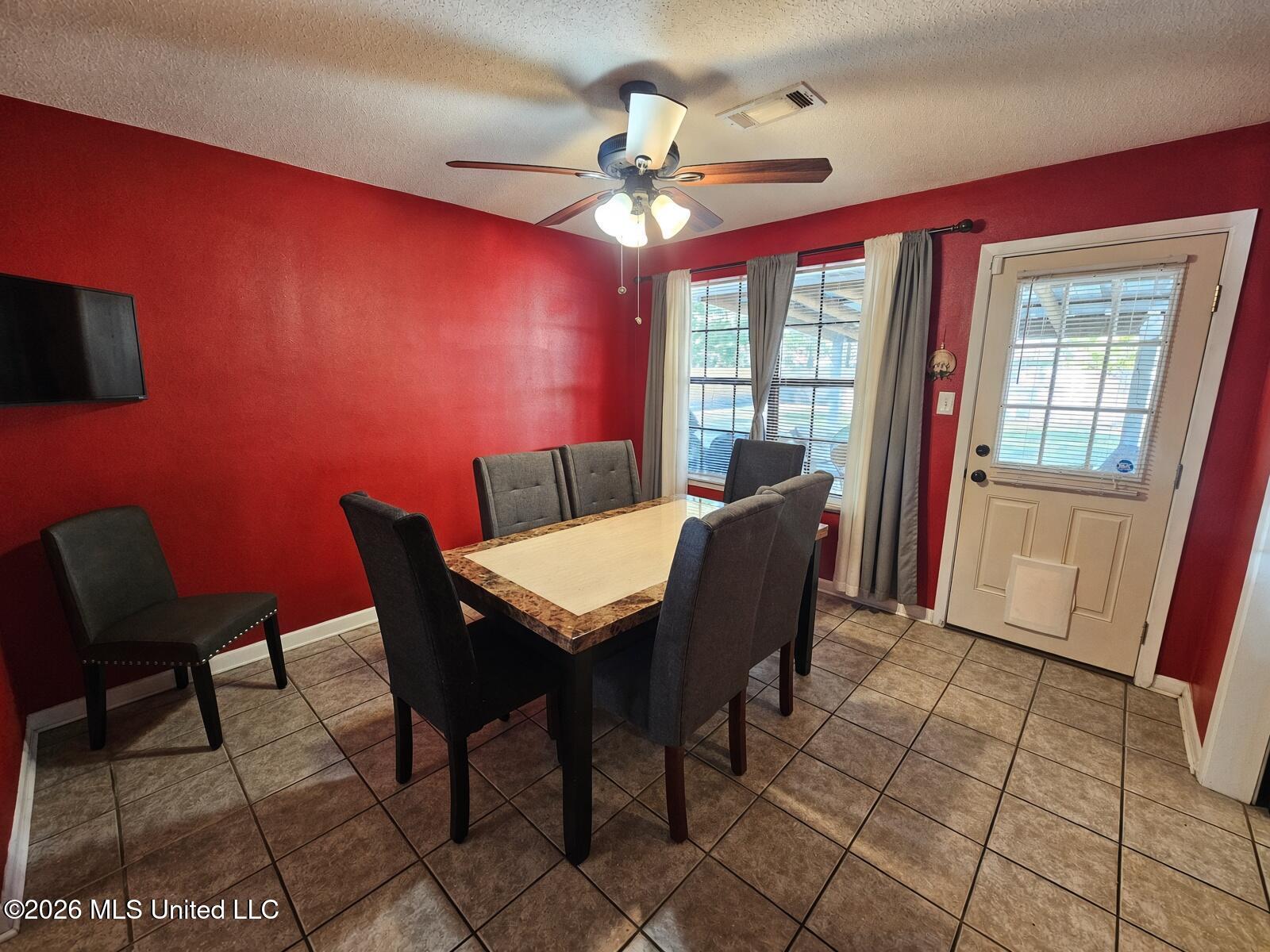 2404 Laura Drive Property Photo 6