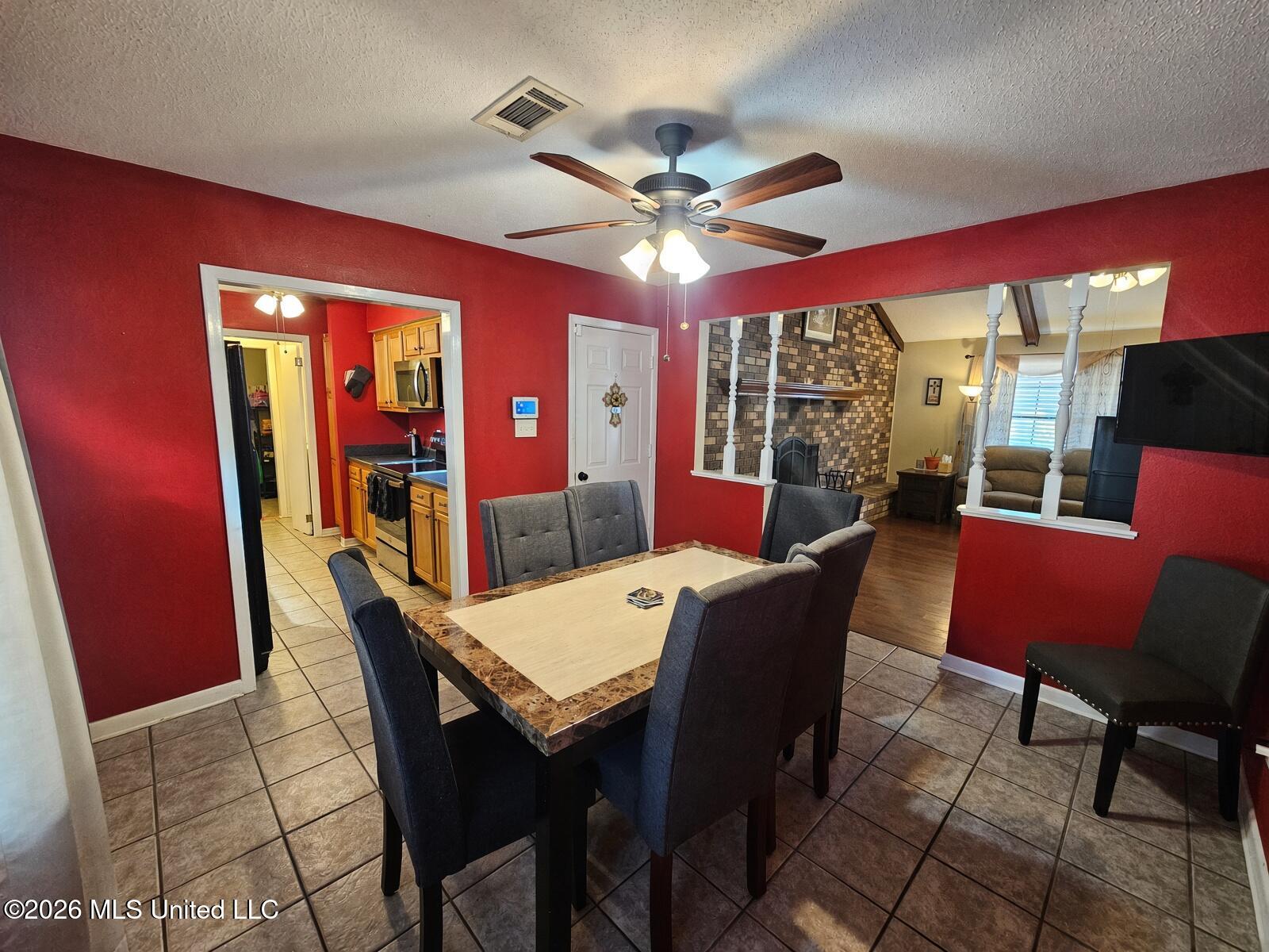 2404 Laura Drive Property Photo 7