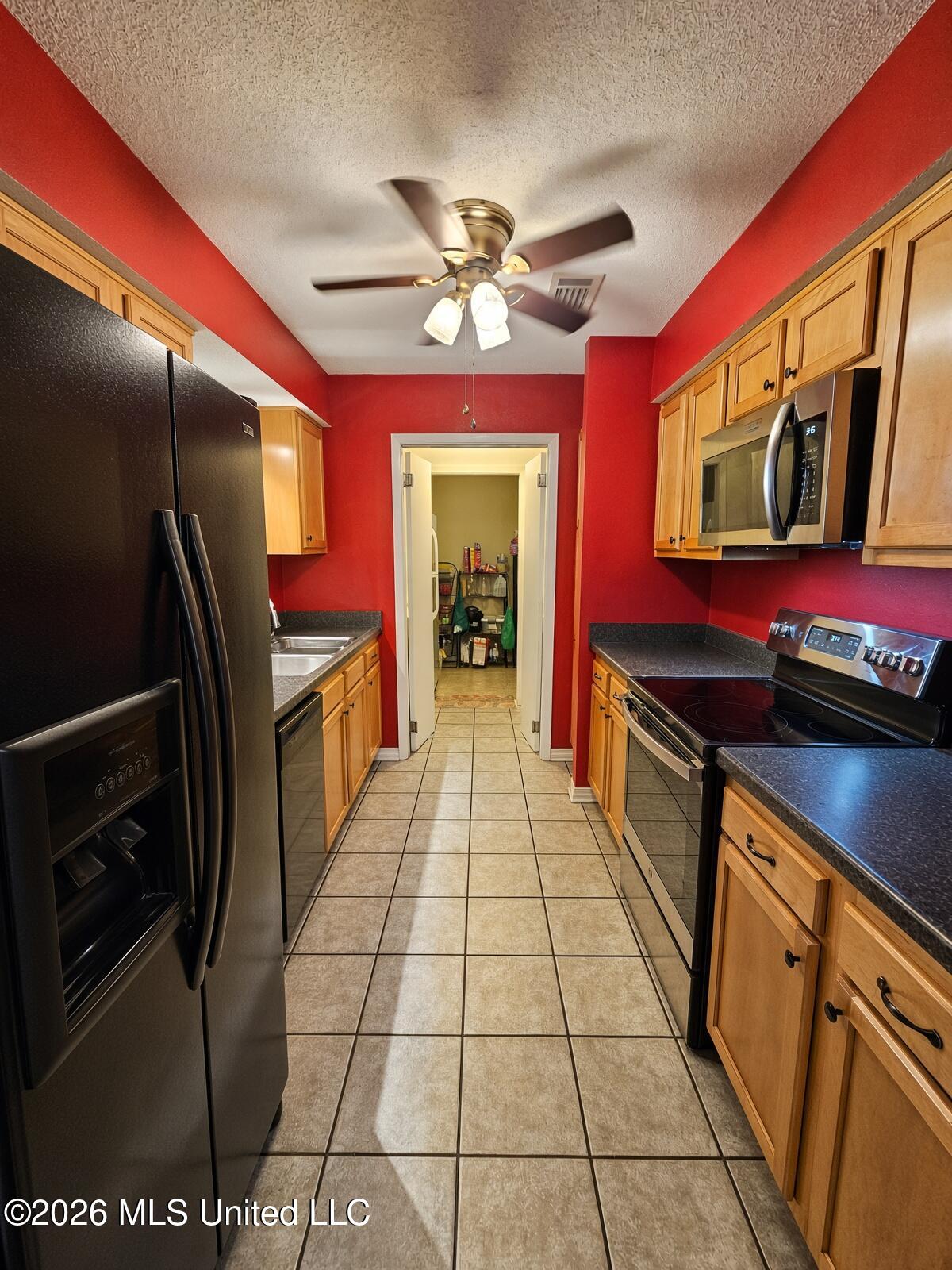2404 Laura Drive Property Photo 8
