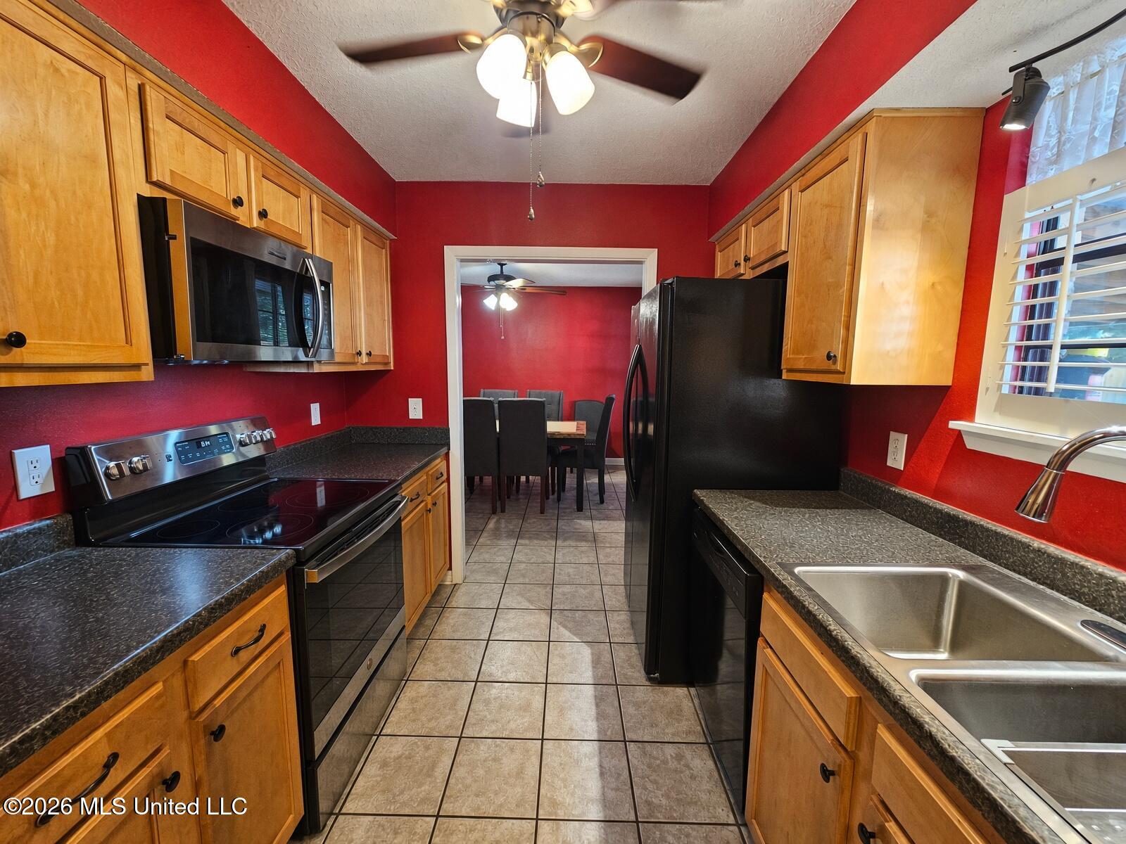 2404 Laura Drive Property Photo 9