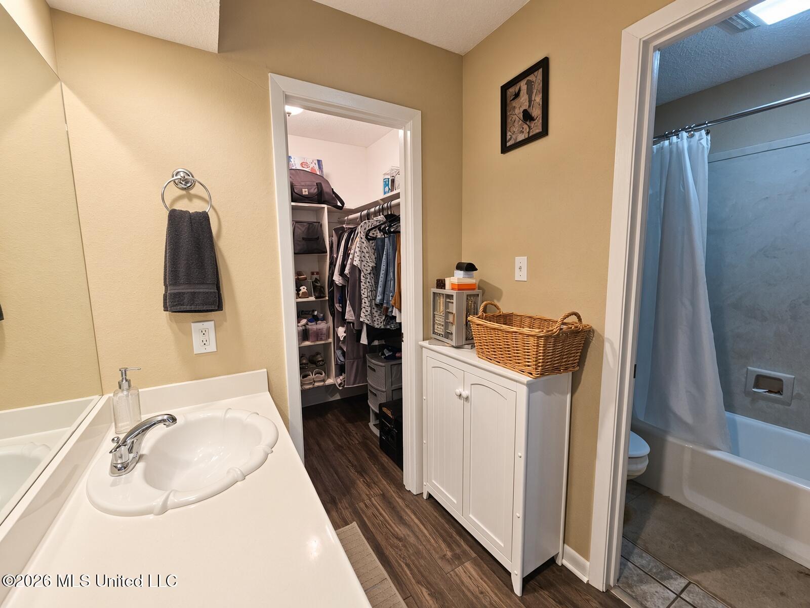 2404 Laura Drive Property Photo 14