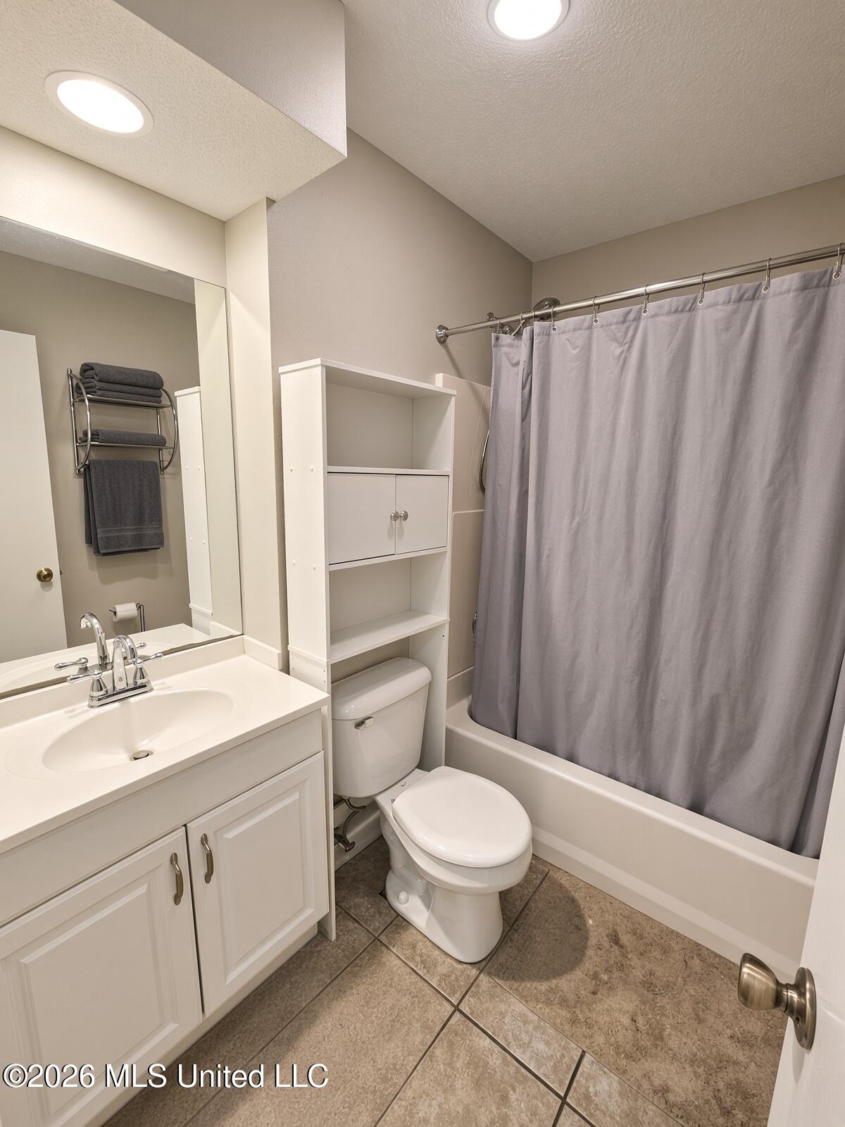 2404 Laura Drive Property Photo 18
