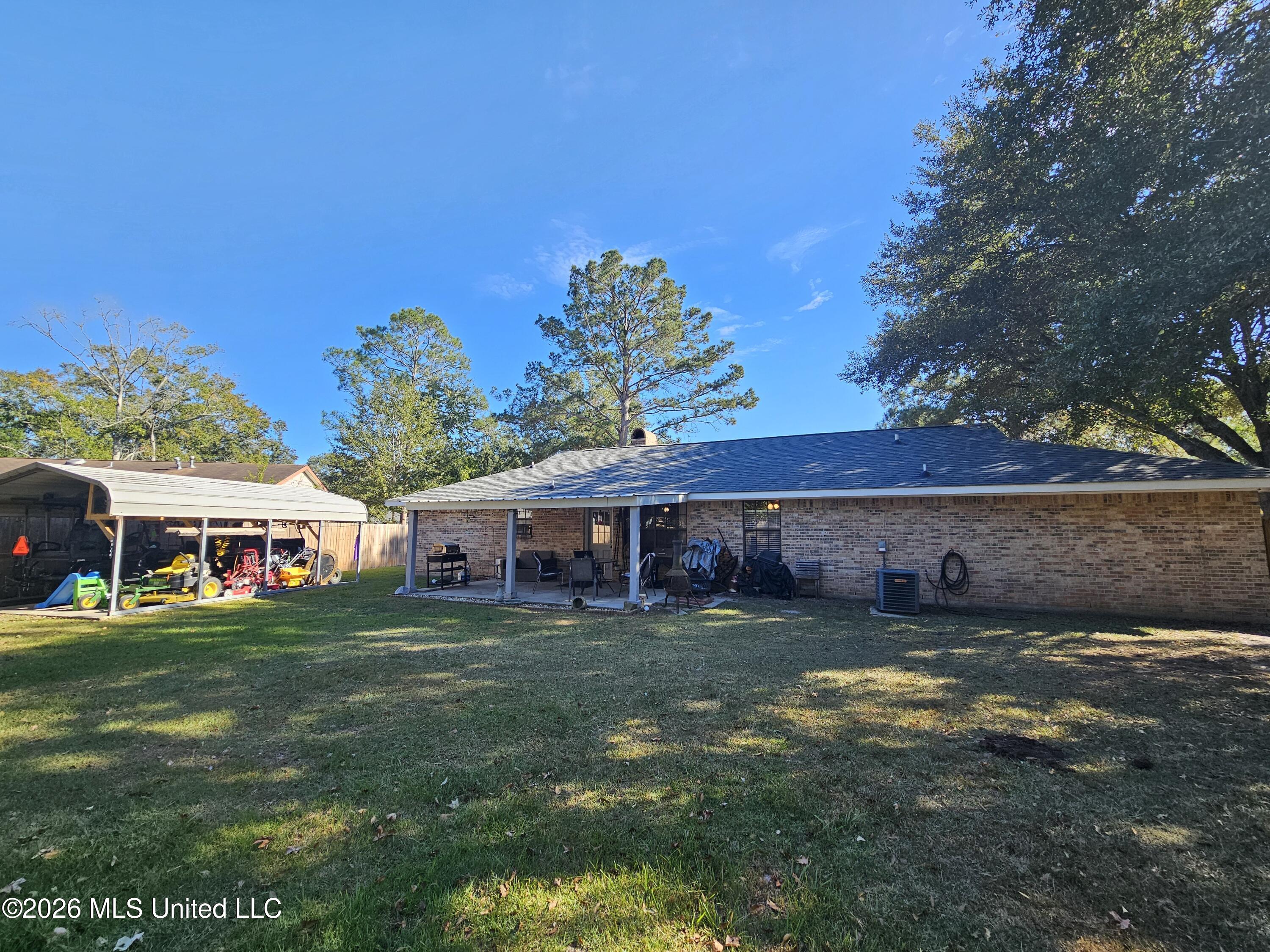 2404 Laura Drive Property Photo 22