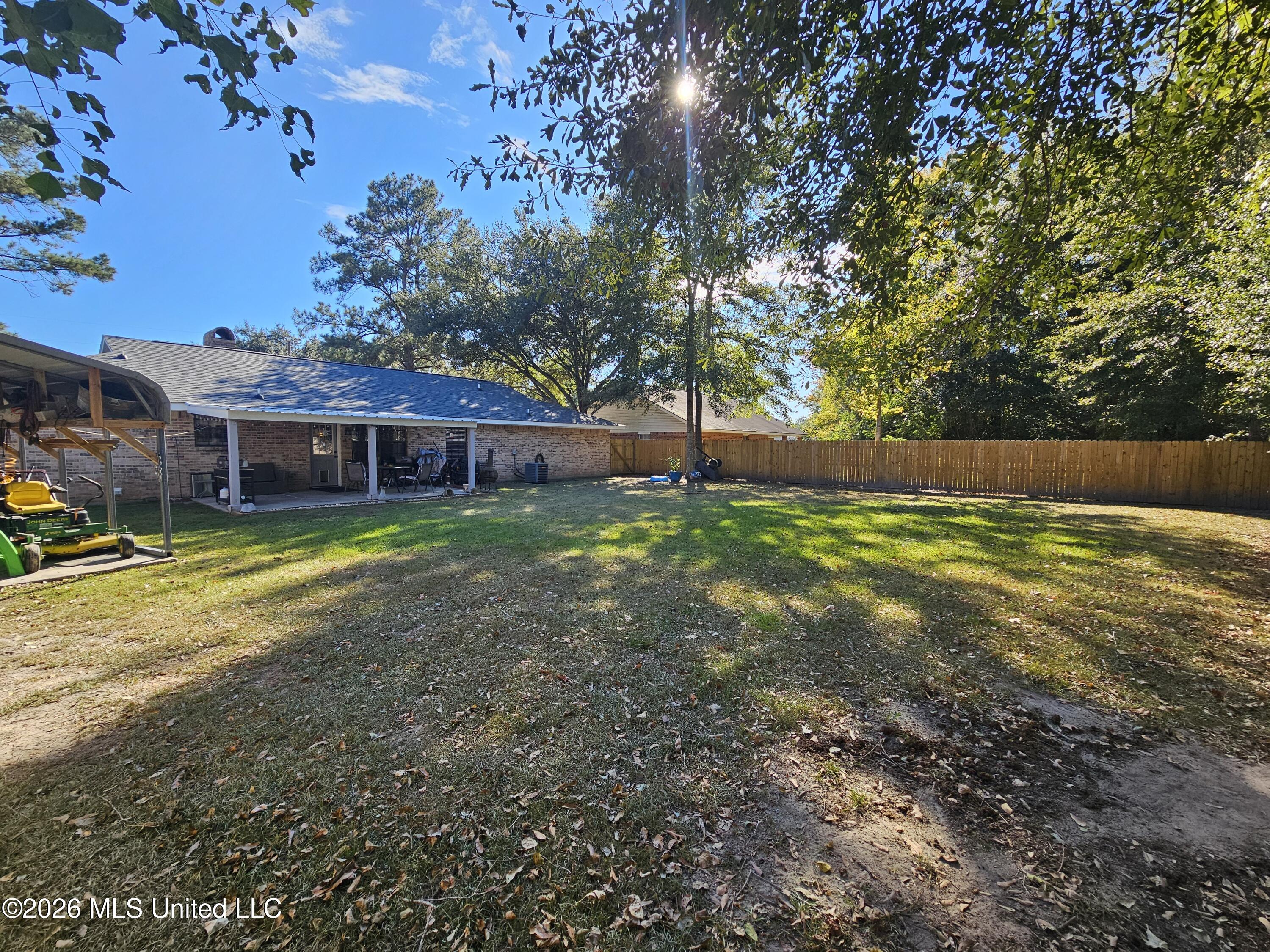 2404 Laura Drive Property Photo 27