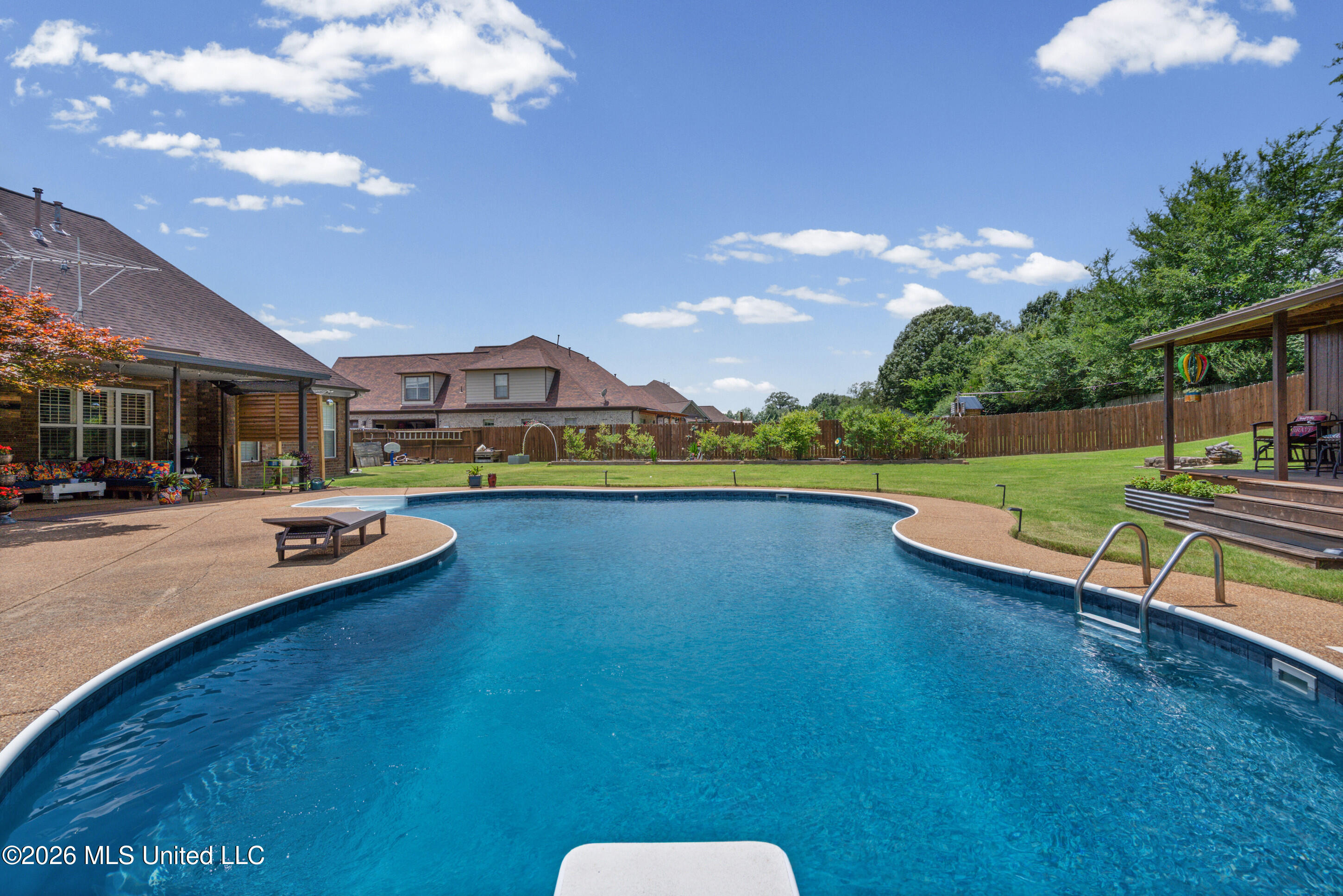 8828 Shallow Creek Drive Property Photo 3