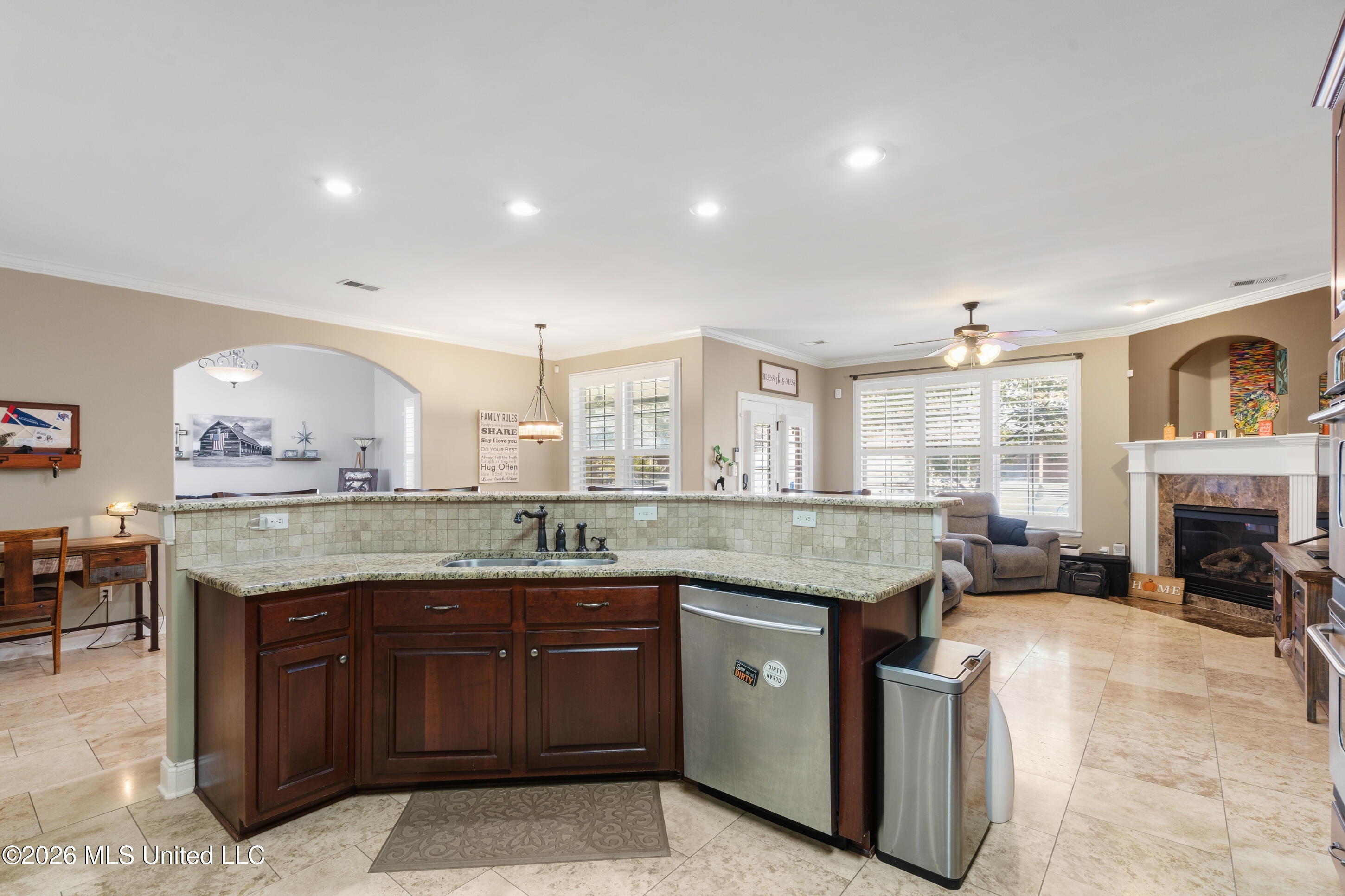 8828 Shallow Creek Drive Property Photo 4
