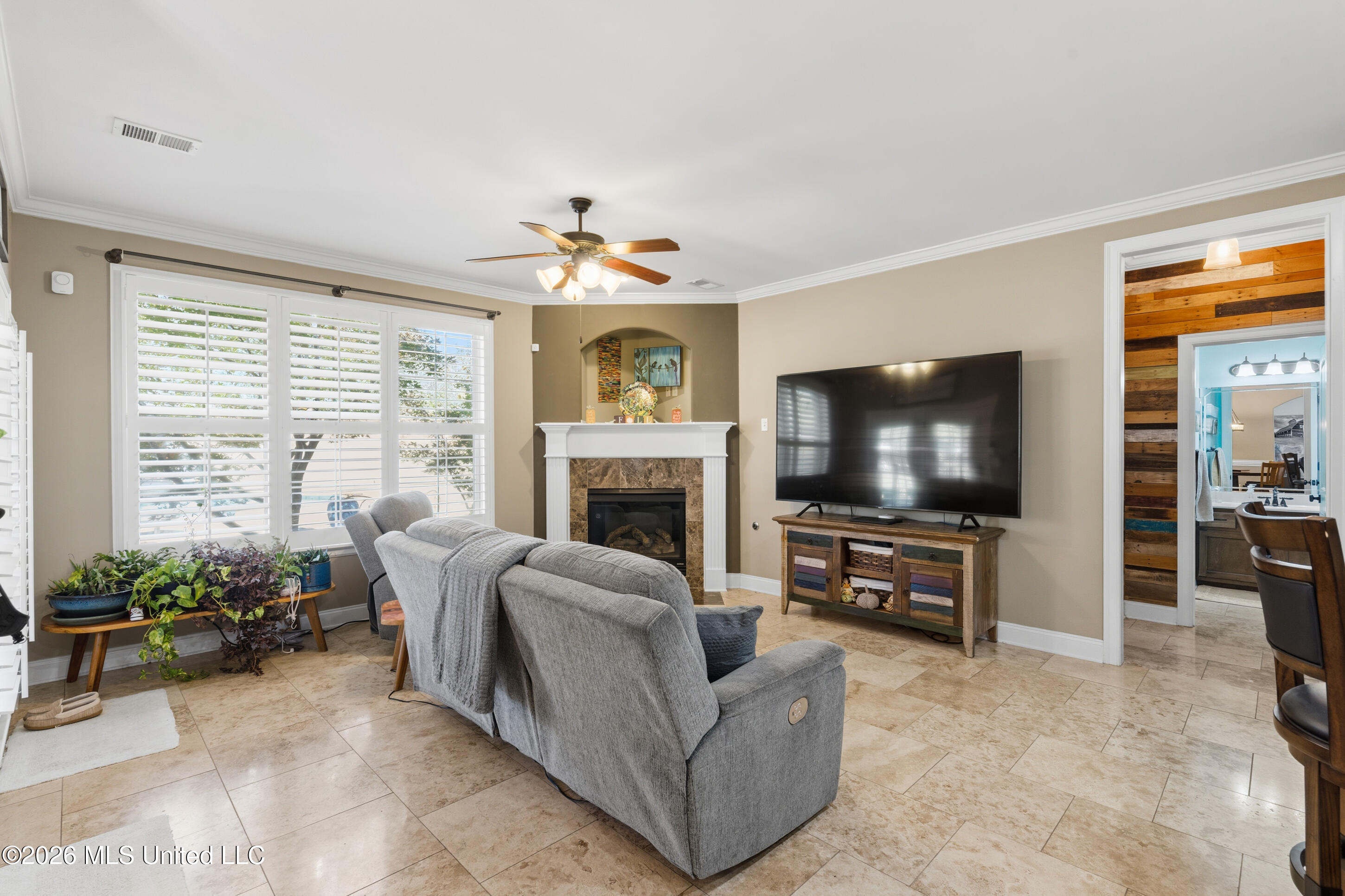 8828 Shallow Creek Drive Property Photo 9