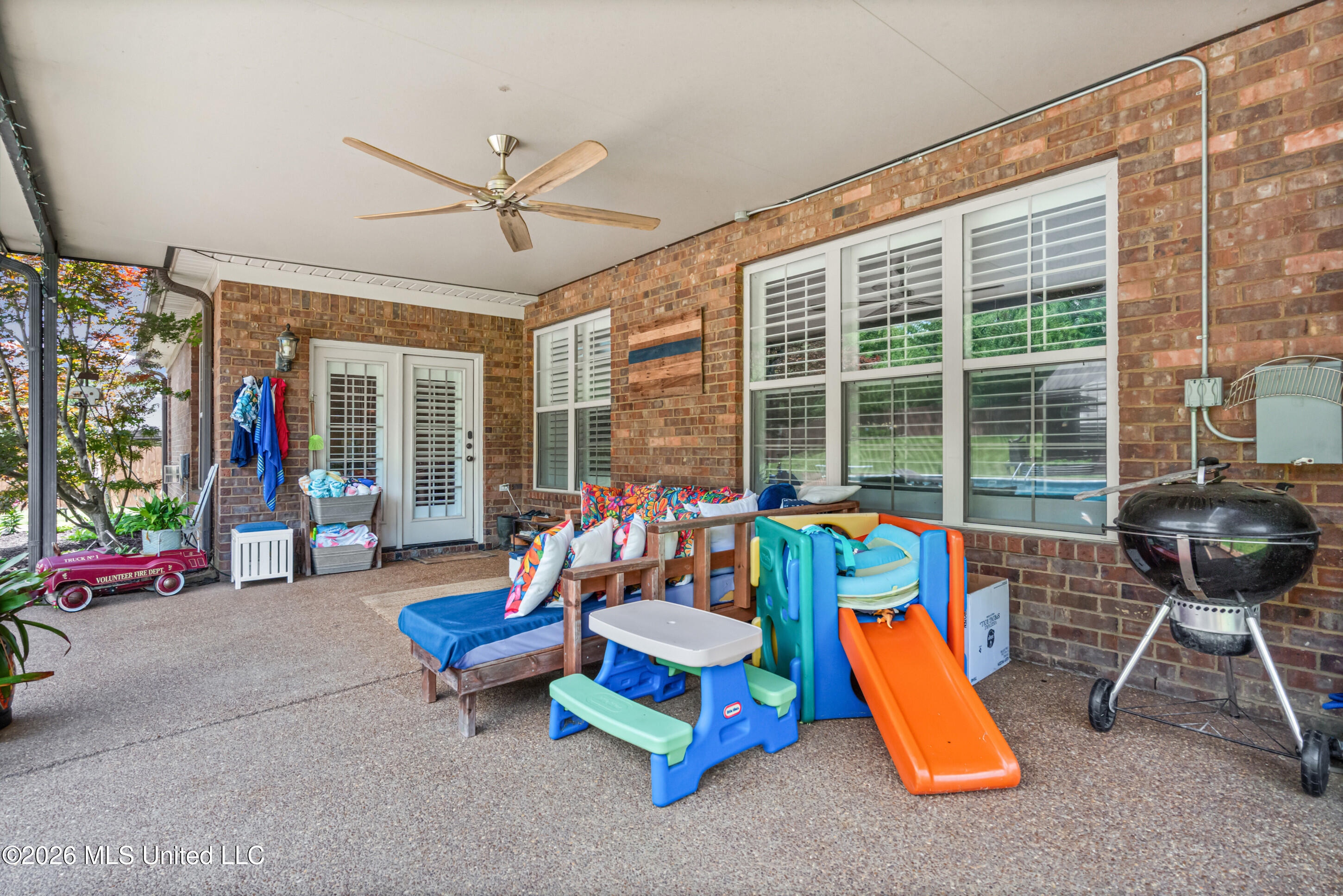 8828 Shallow Creek Drive Property Photo 13