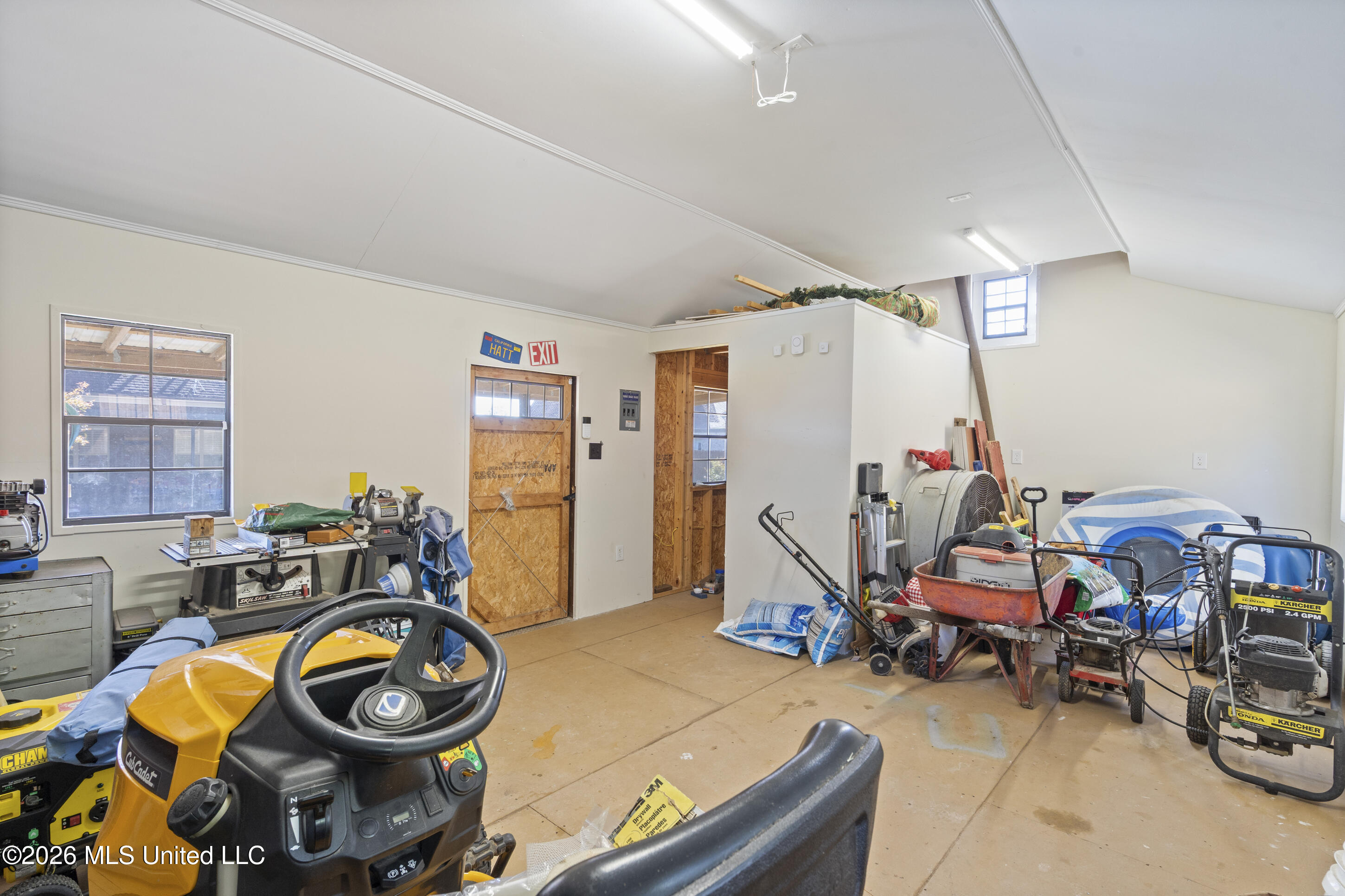 8828 Shallow Creek Drive Property Photo 48