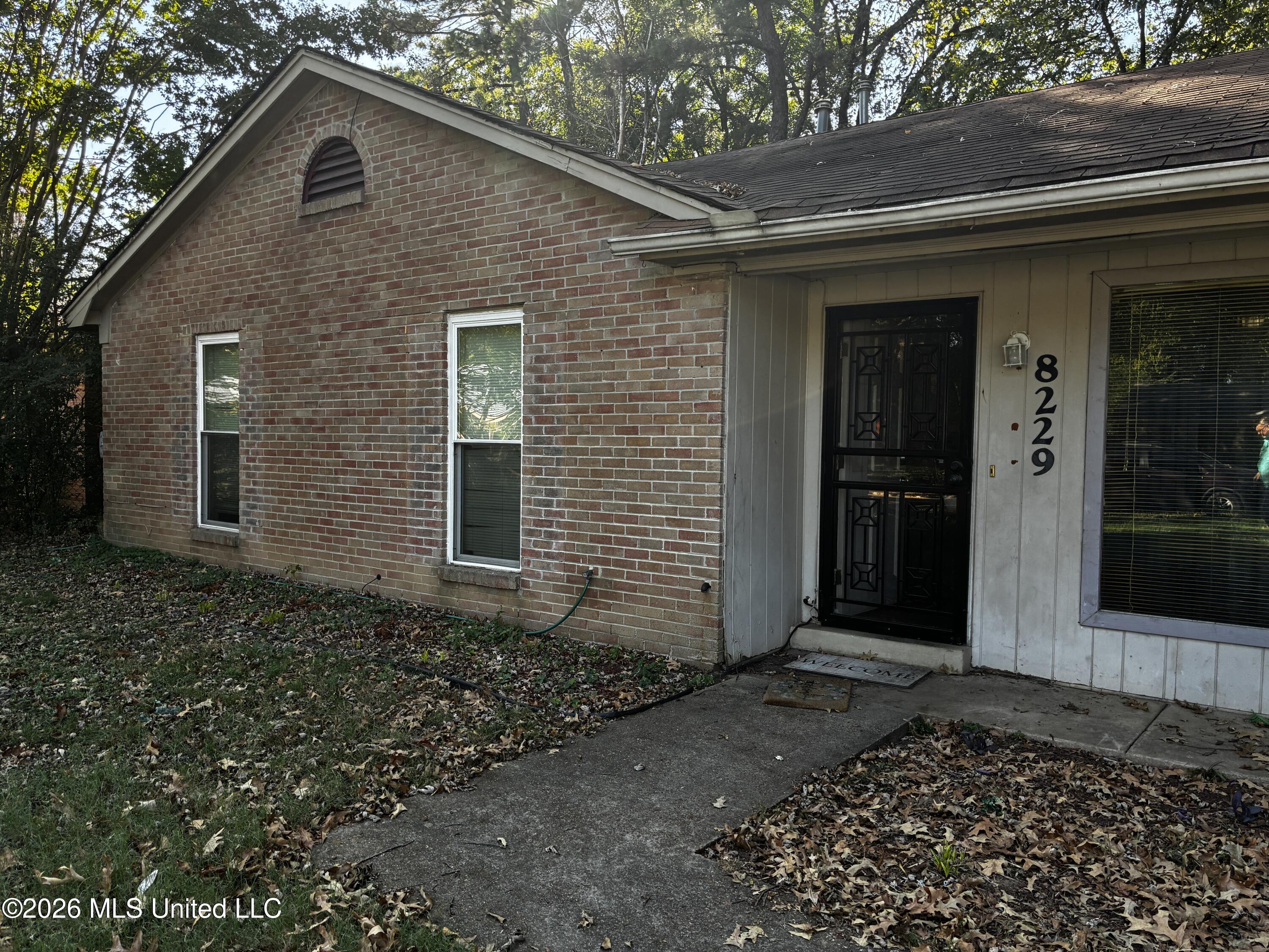 8229 Pinebrook Drive Property Photo 2