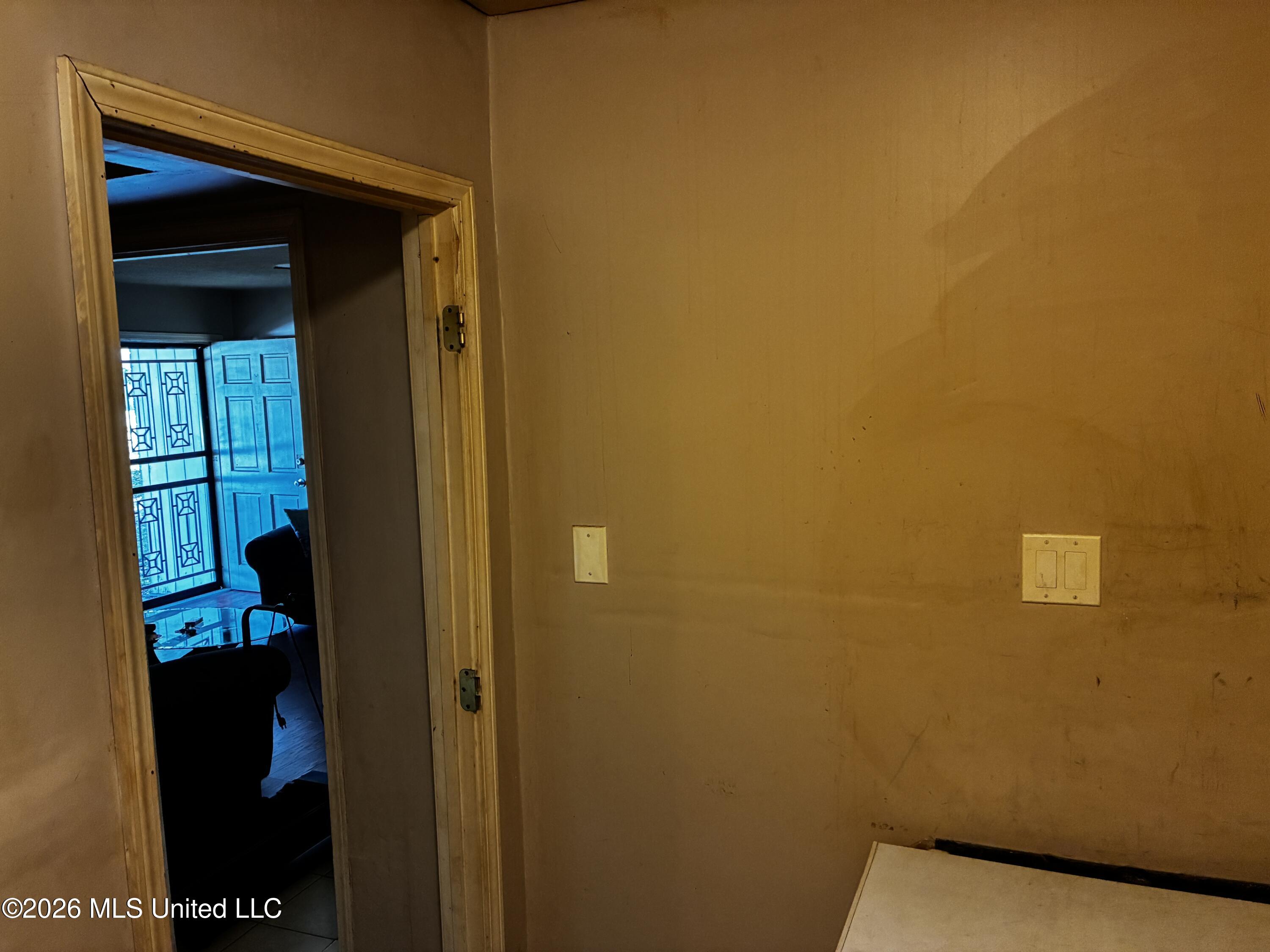 8229 Pinebrook Drive Property Photo 8