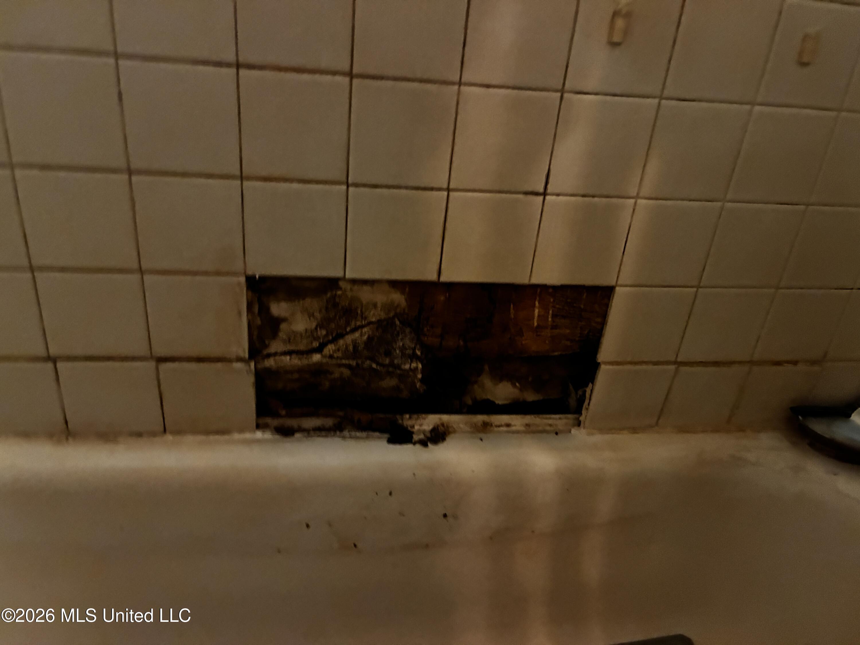 8229 Pinebrook Drive Property Photo 14