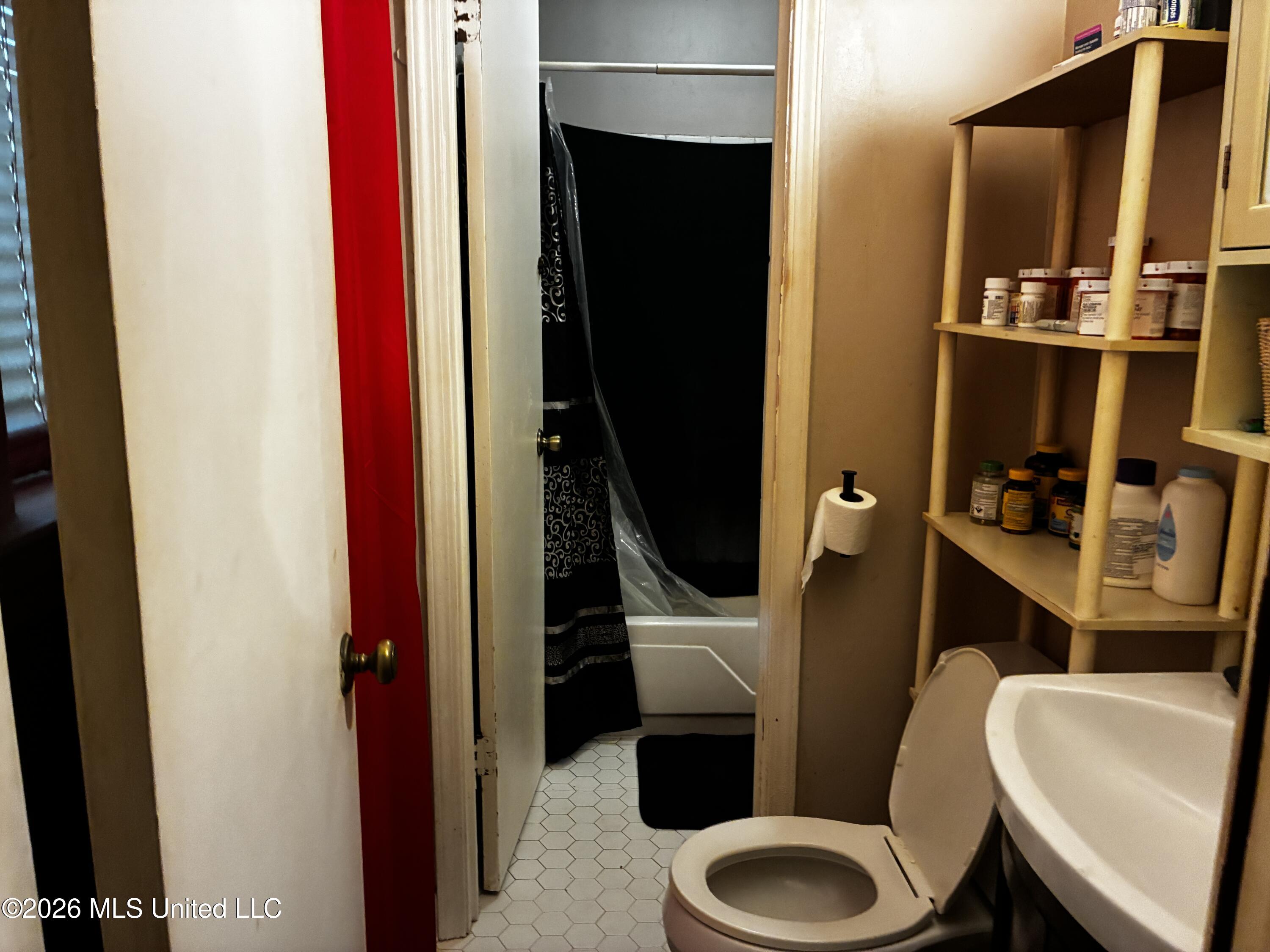 8229 Pinebrook Drive Property Photo 17