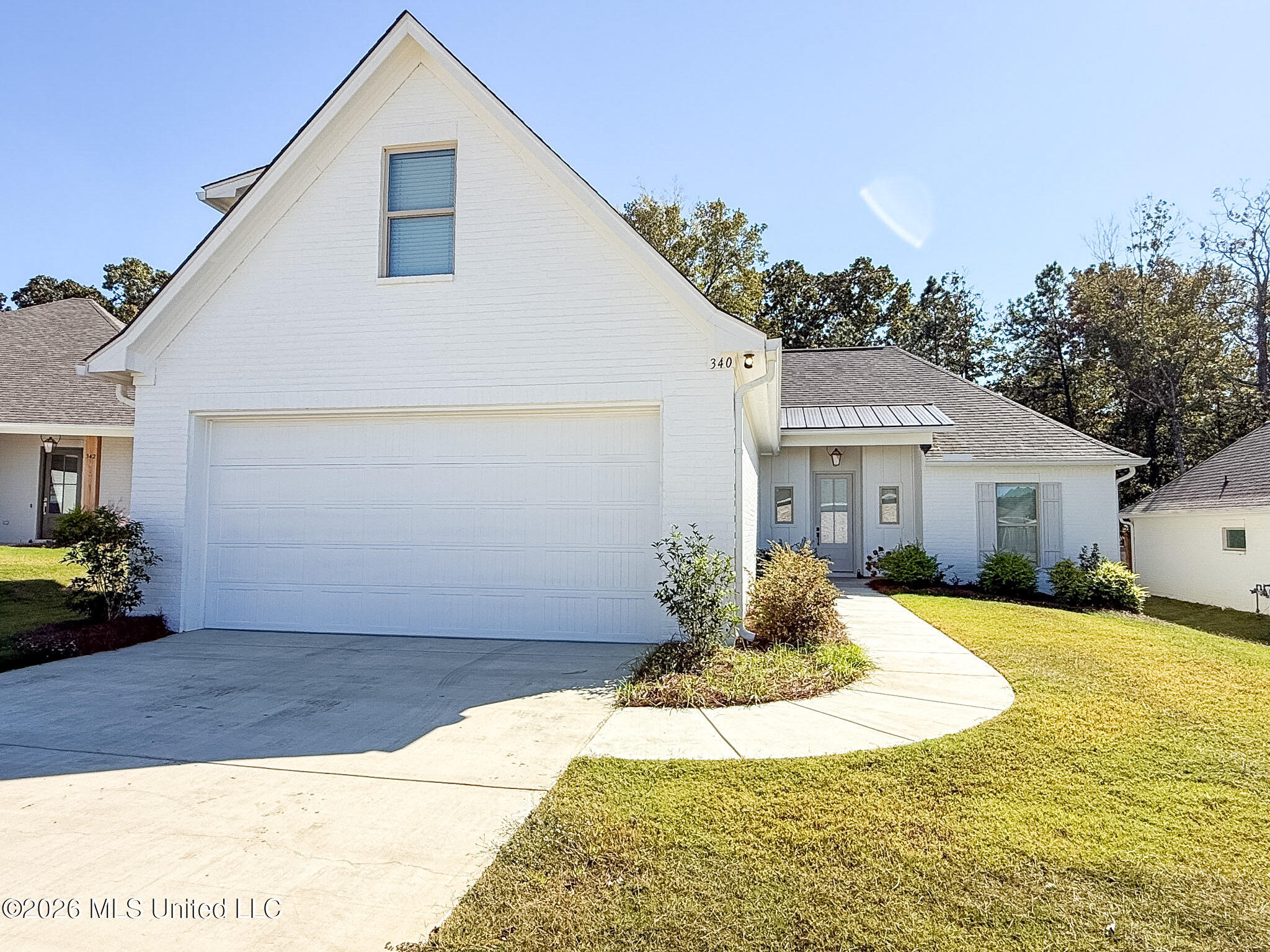 340 Oakville Circle Property Photo 1