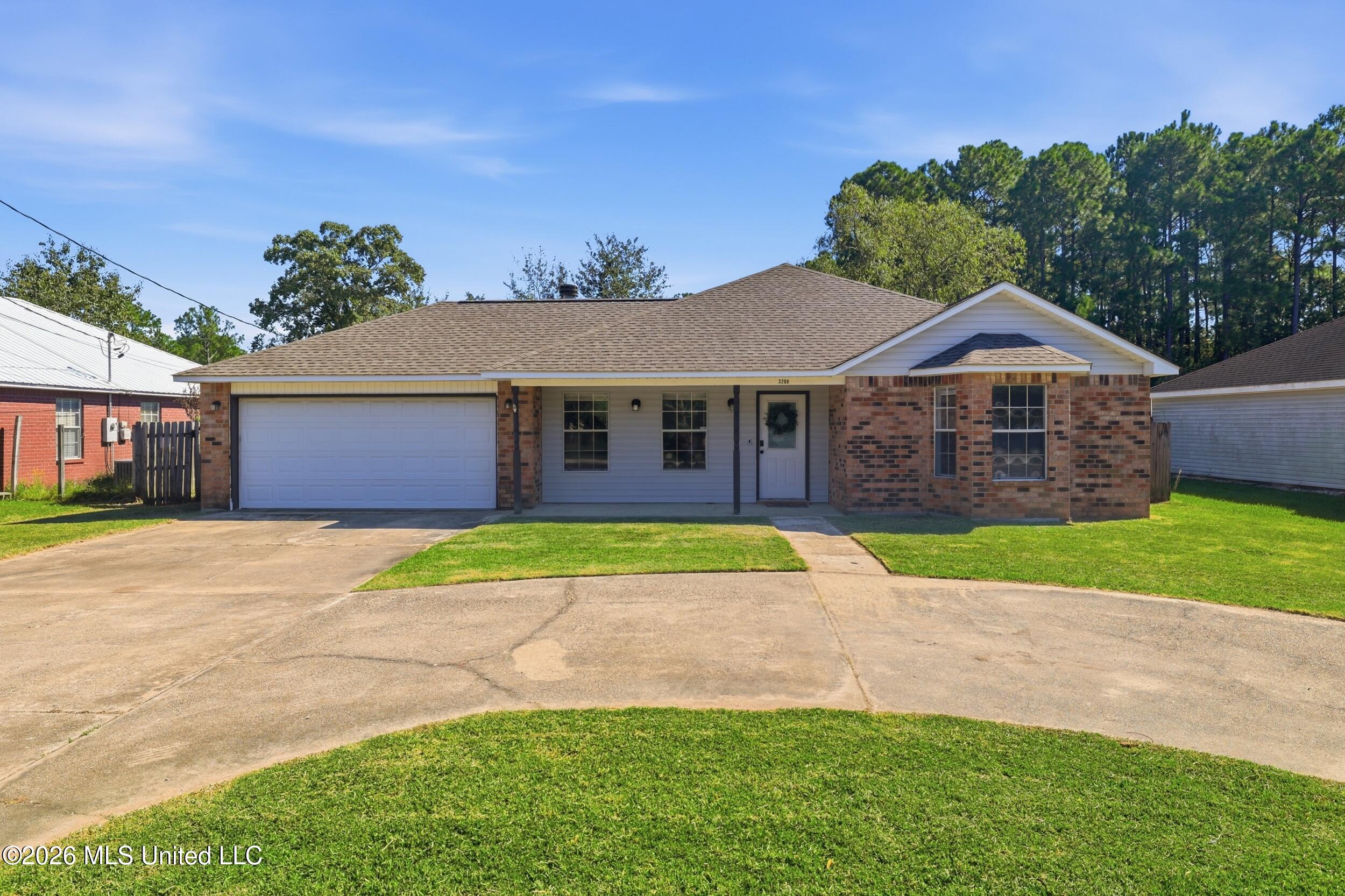 3208 Beachview Drive Property Photo 1