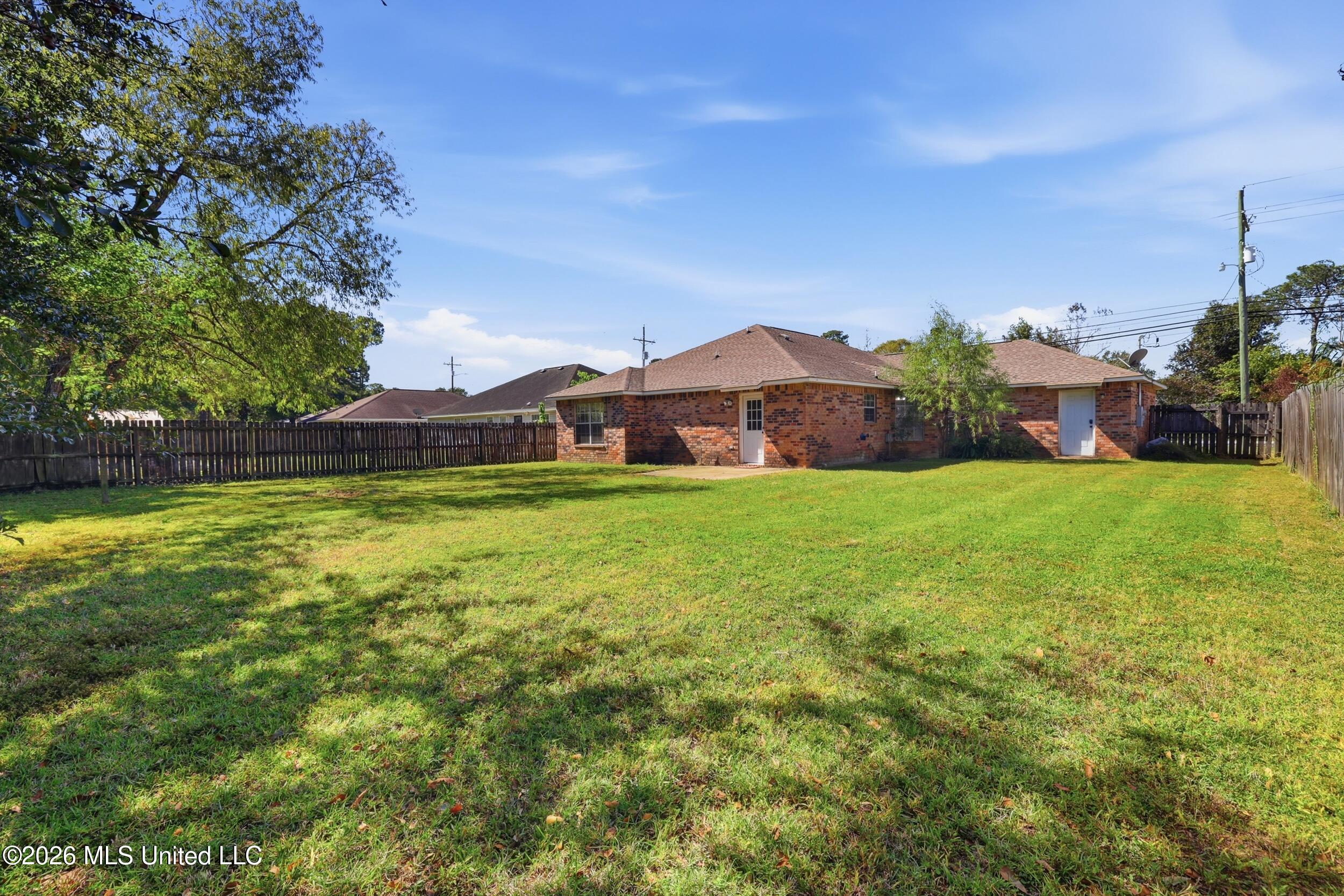 3208 Beachview Drive Property Photo 3