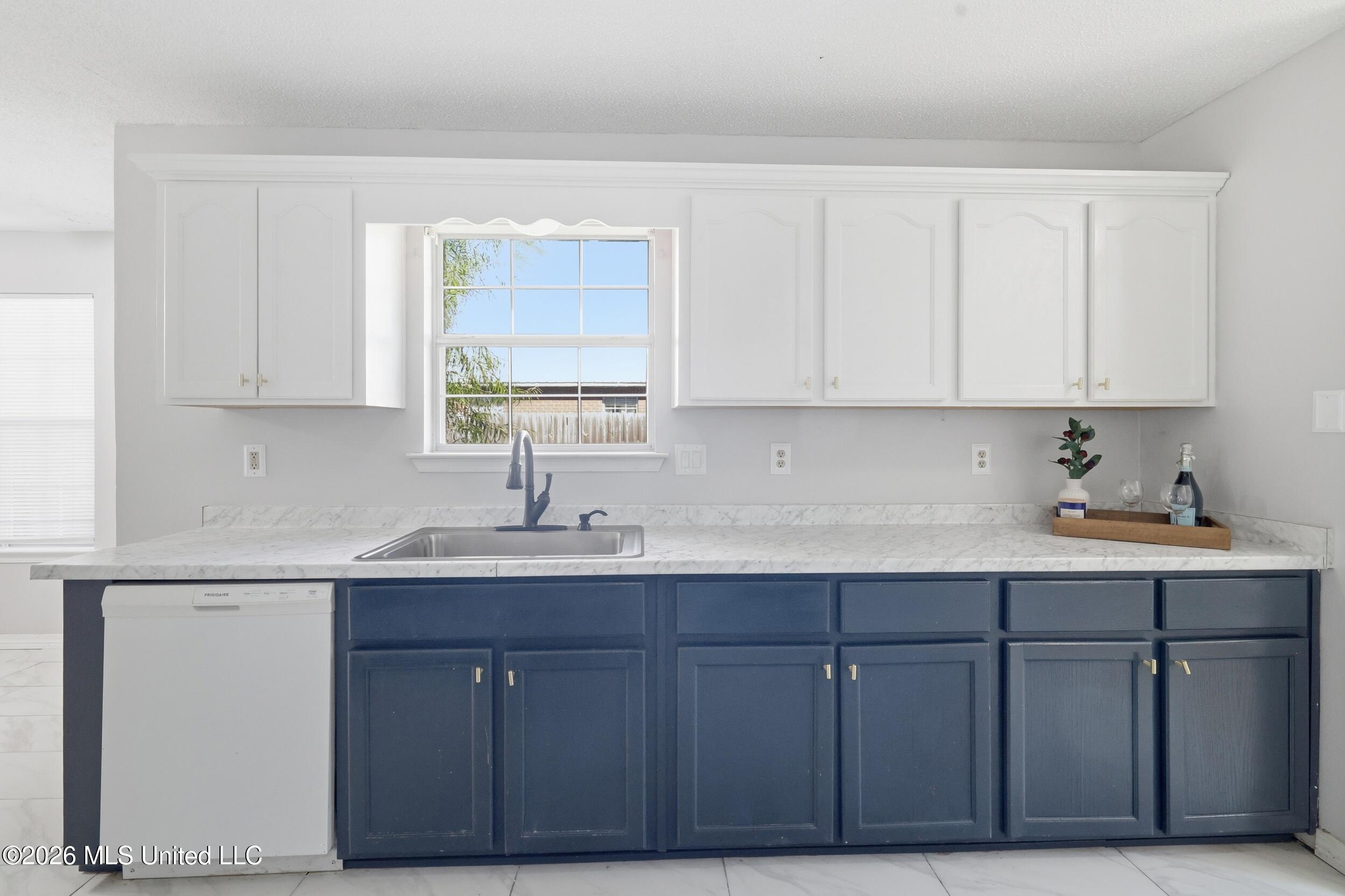 3208 Beachview Drive Property Photo 8
