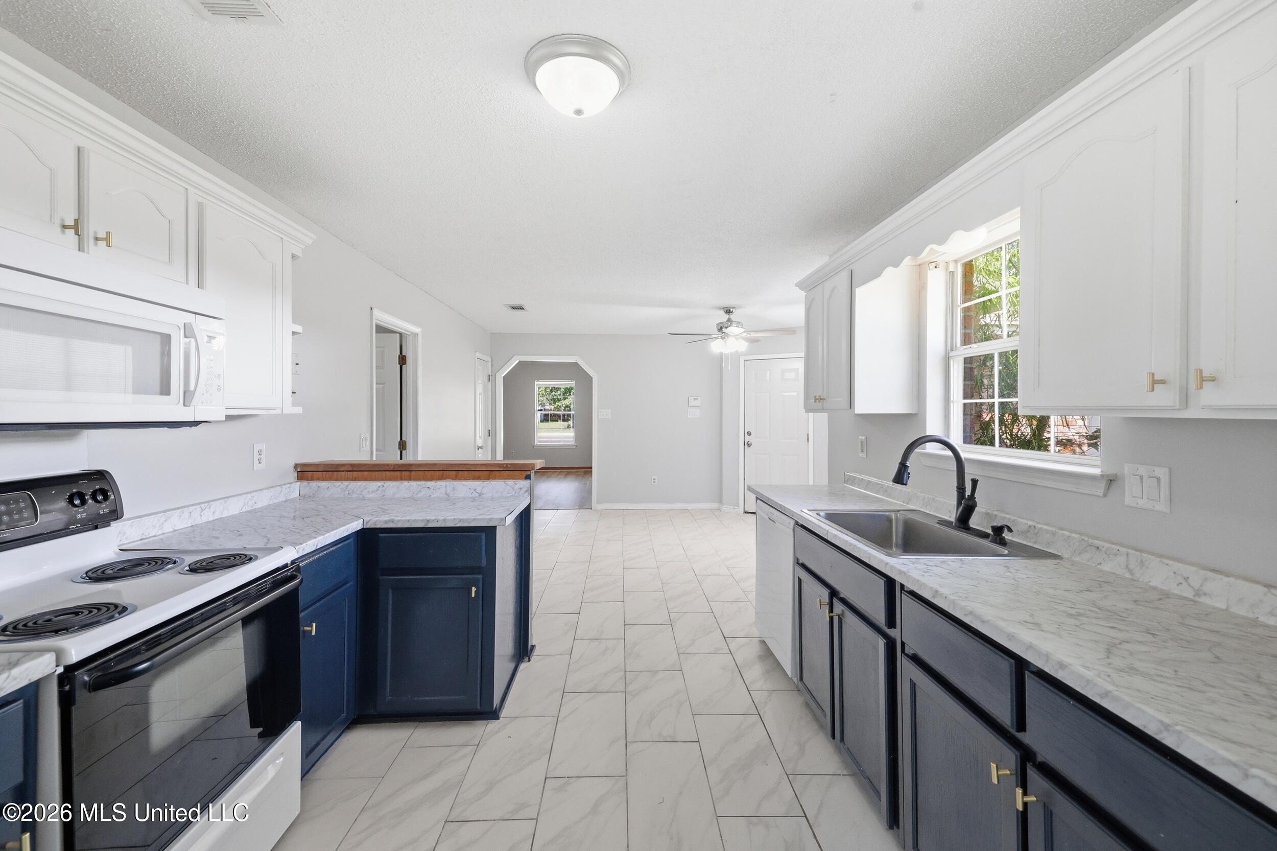 3208 Beachview Drive Property Photo 11