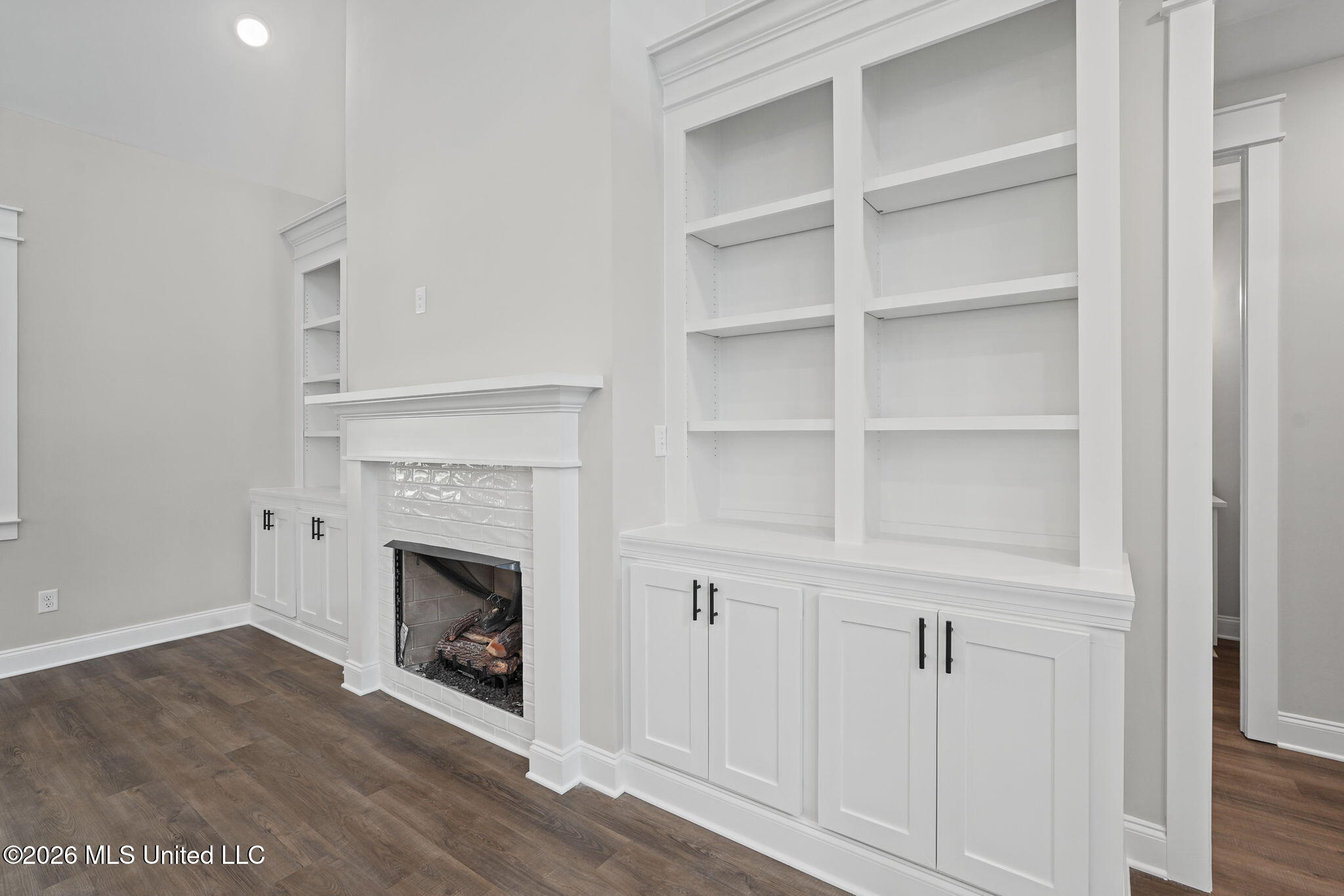 7160 Soaring Oaks Cove Property Photo 4