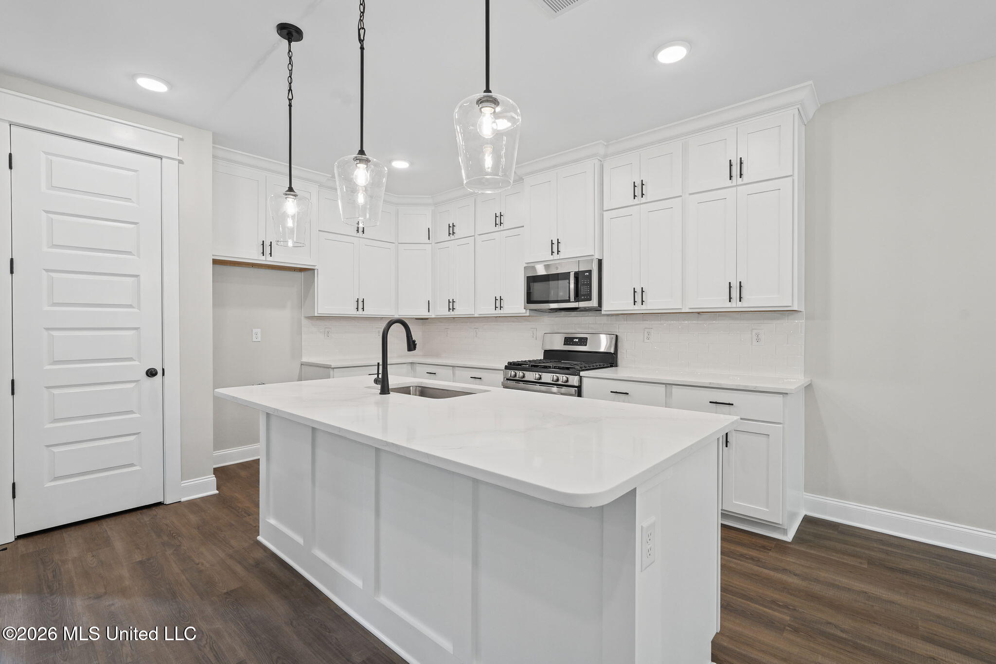7160 Soaring Oaks Cove Property Photo 6