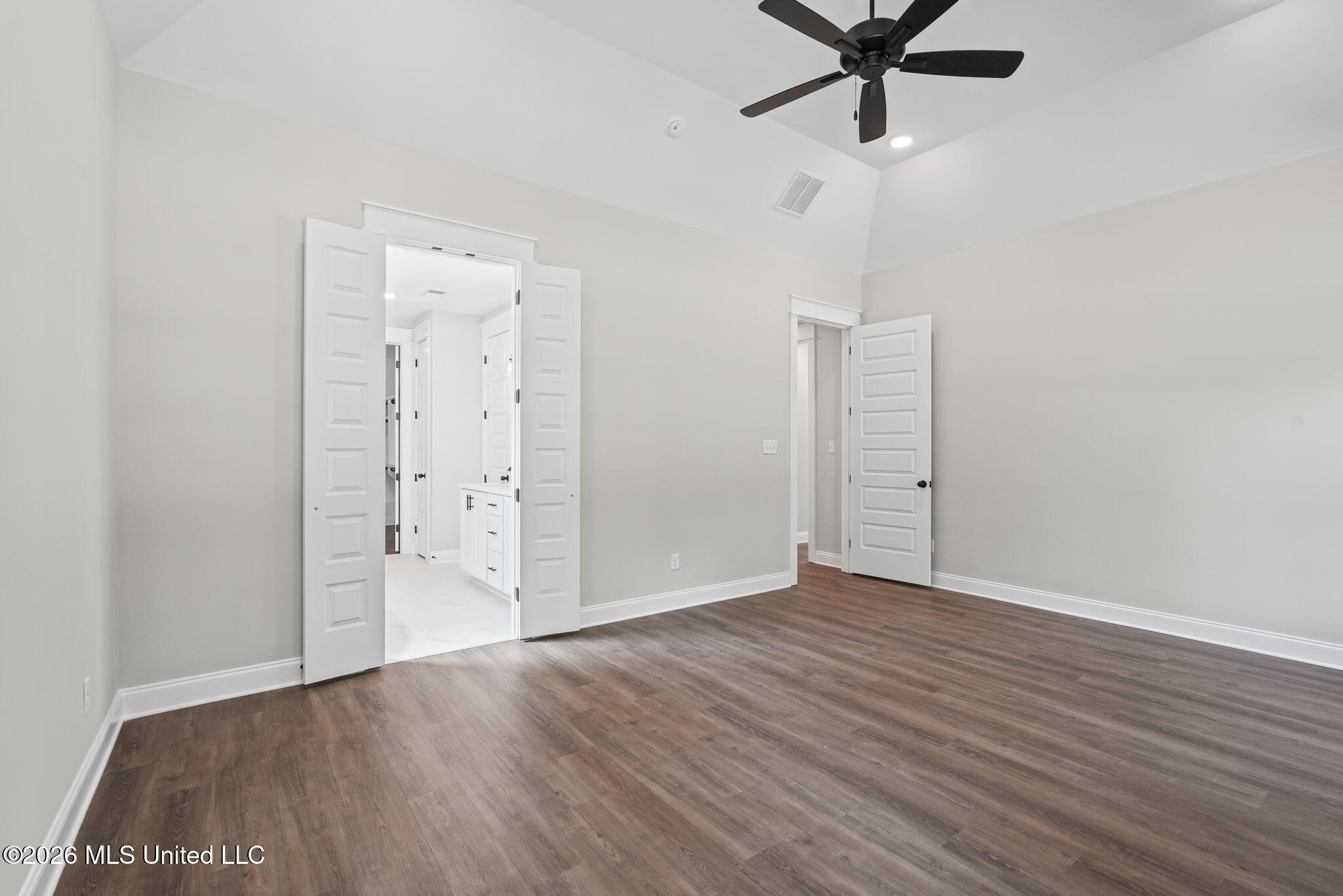 7160 Soaring Oaks Cove Property Photo 9