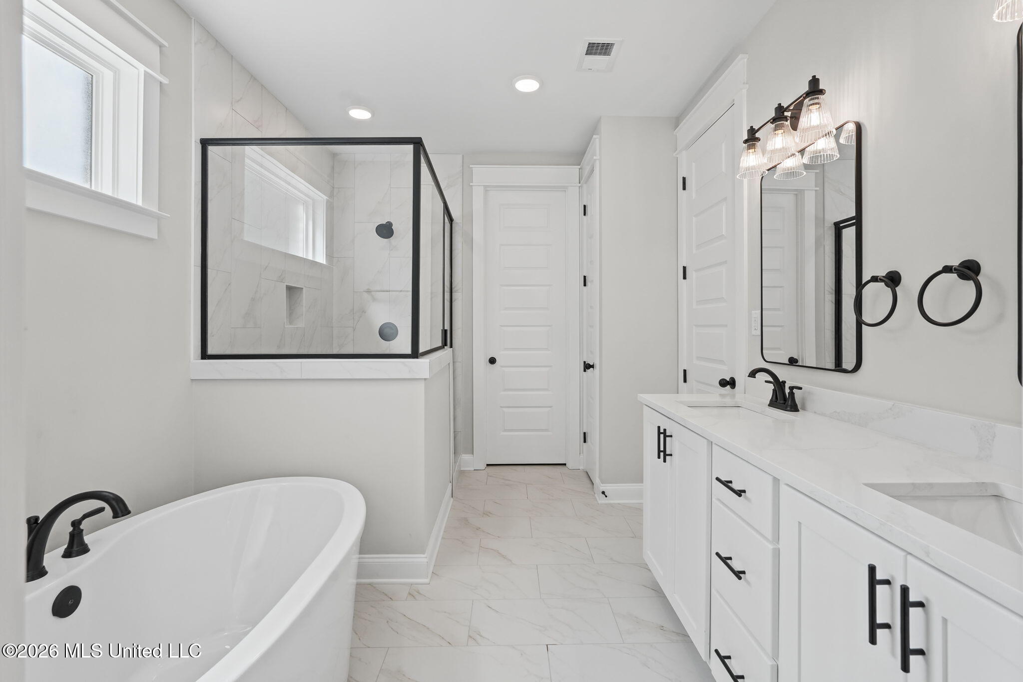7160 Soaring Oaks Cove Property Photo 10