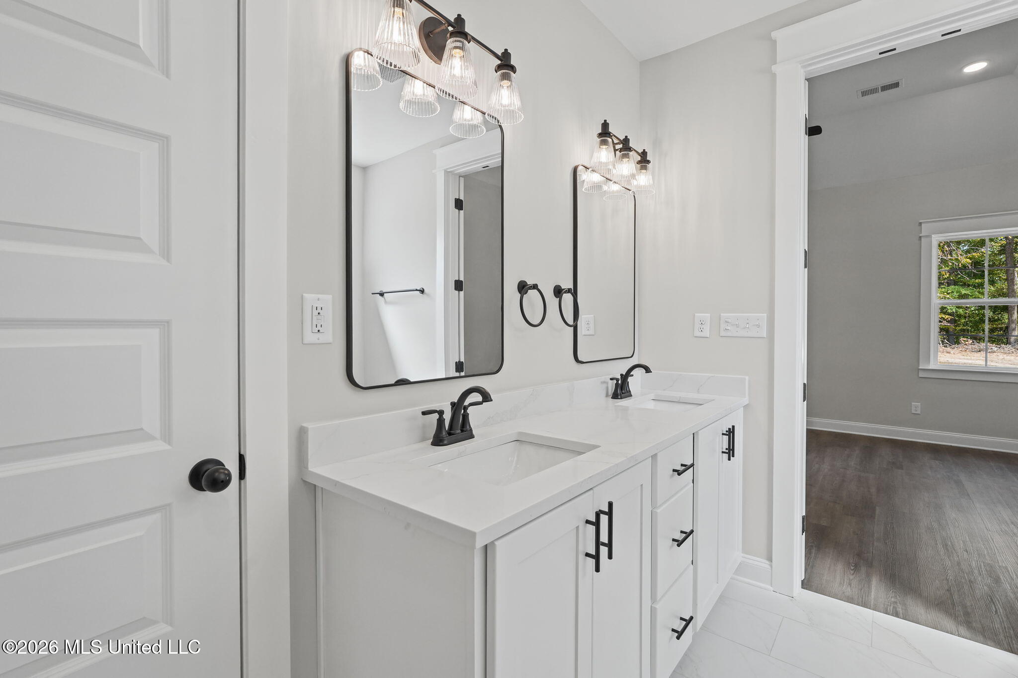 7160 Soaring Oaks Cove Property Photo 11