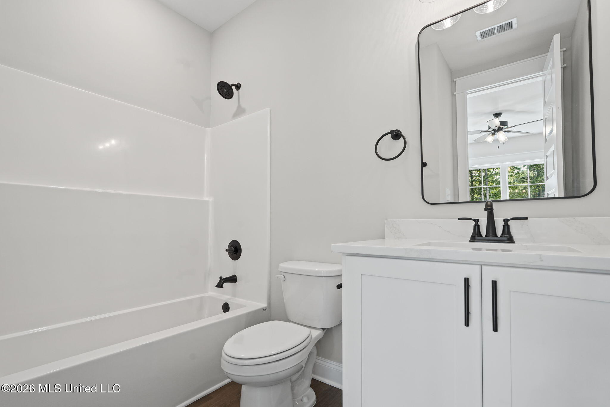 7160 Soaring Oaks Cove Property Photo 16