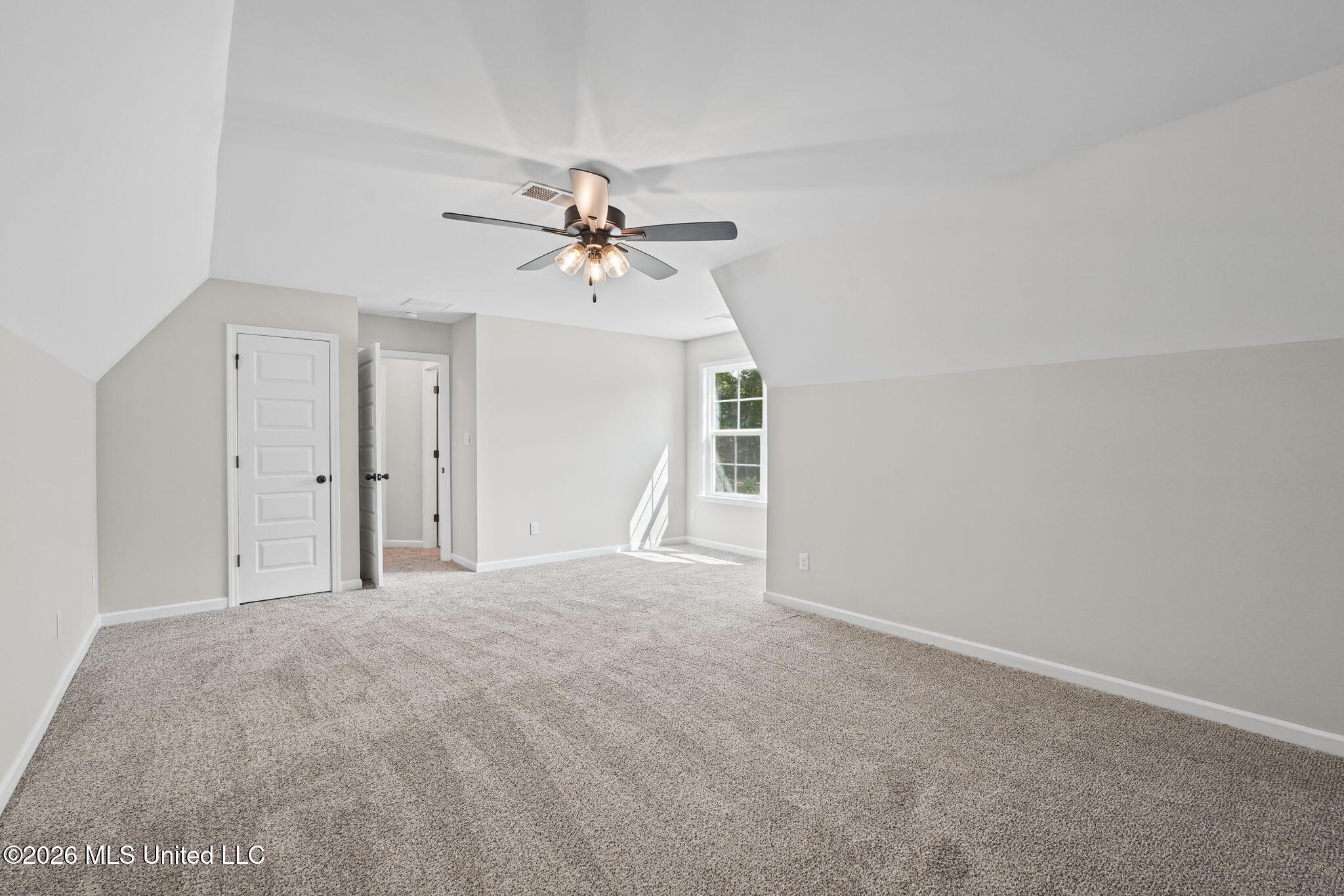 7160 Soaring Oaks Cove Property Photo 23