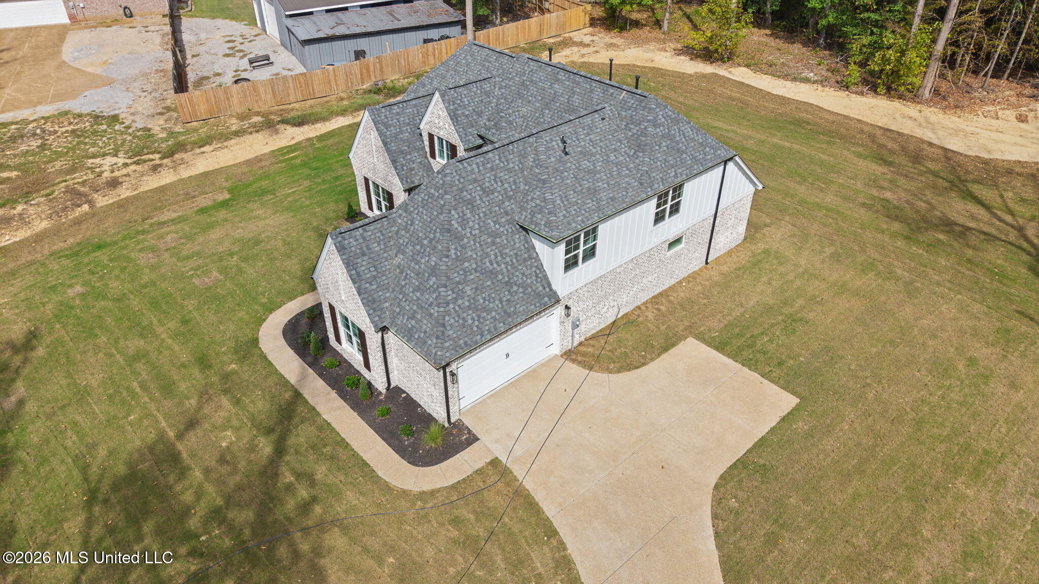 7160 Soaring Oaks Cove Property Photo 27