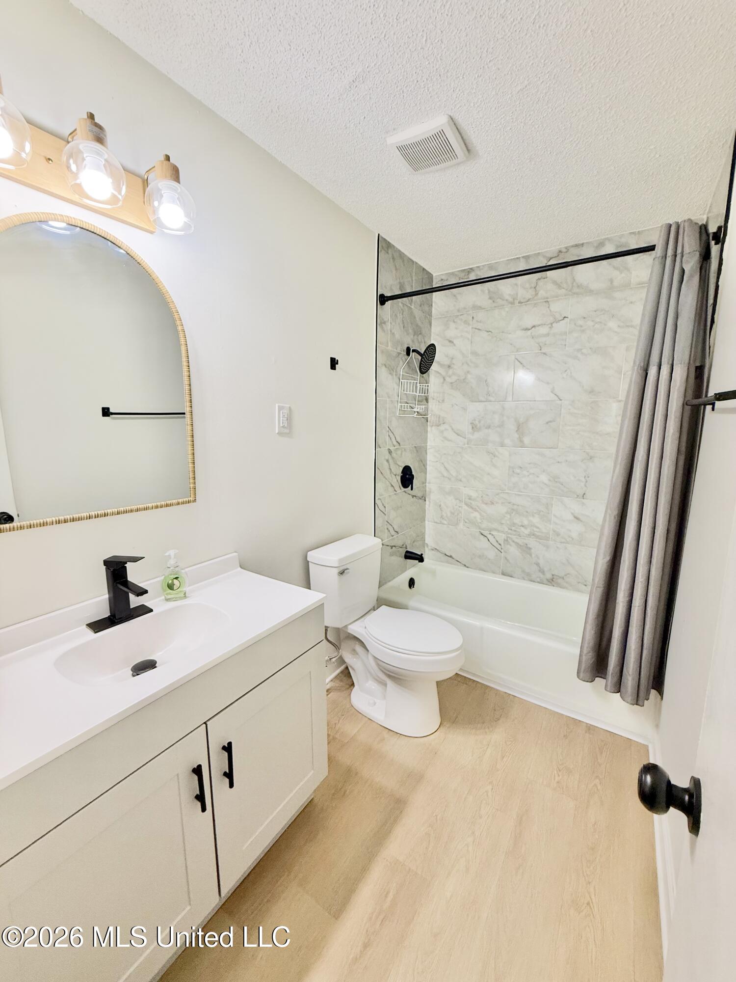 8590 Greenbrook Parkway Property Photo 7