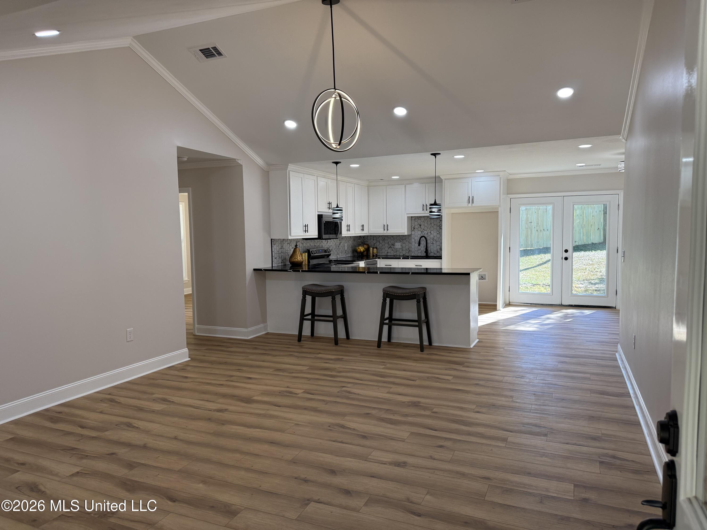 2449 W Mountain Creek Road Property Photo 2