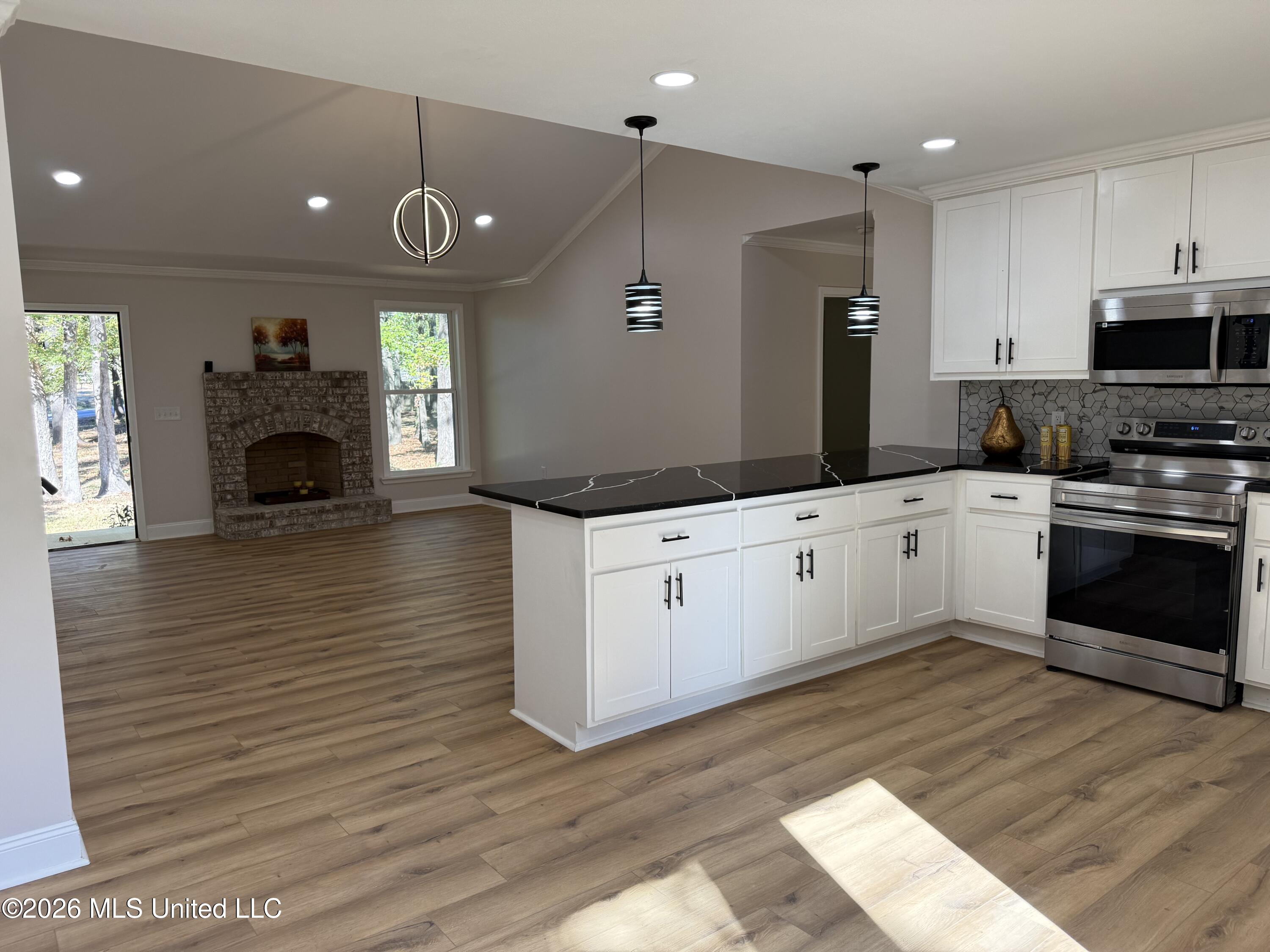 2449 W Mountain Creek Road Property Photo 5