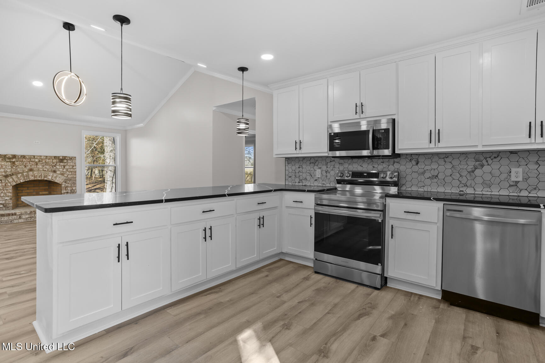 2449 W Mountain Creek Road Property Photo 8