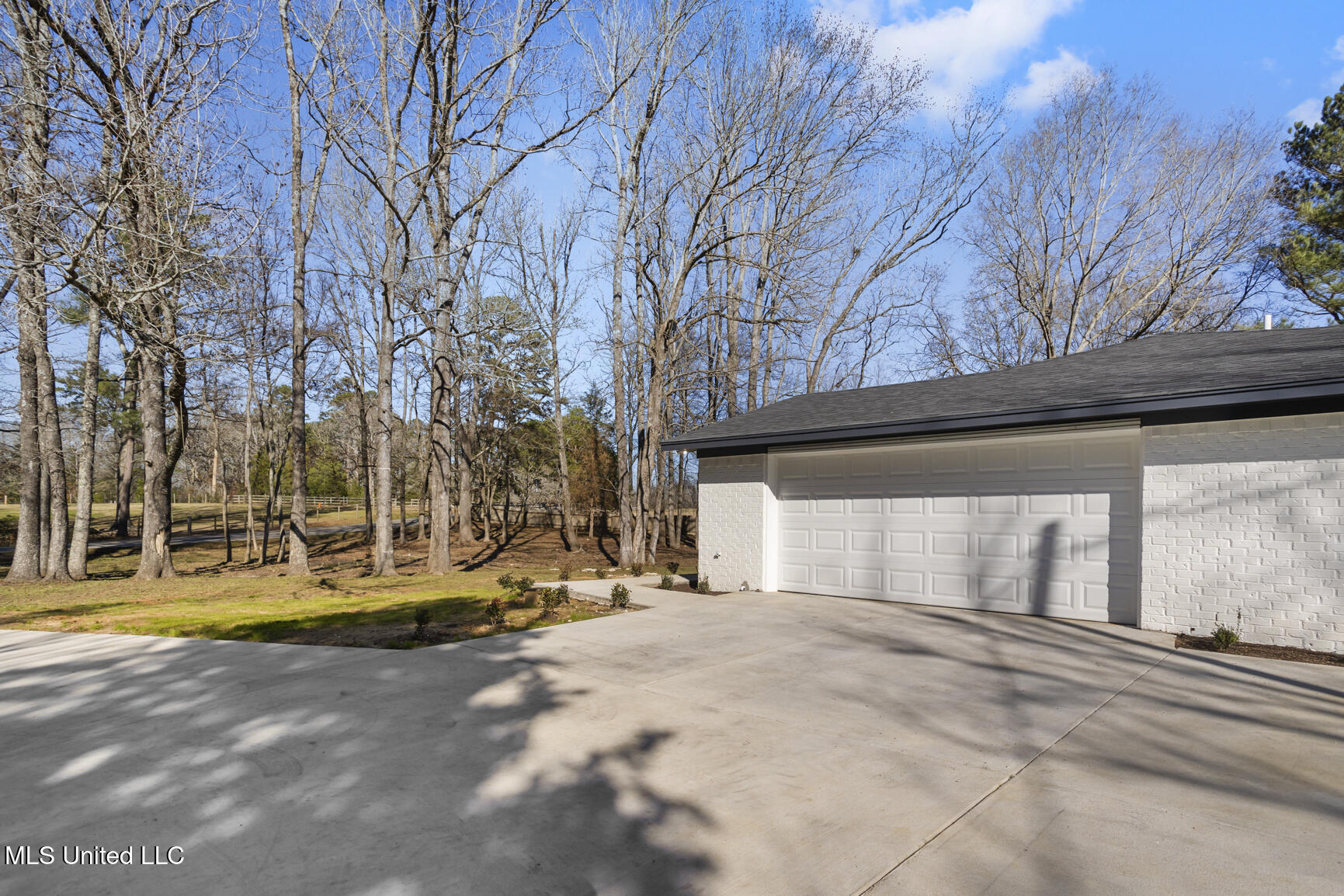 2449 W Mountain Creek Road Property Photo 23