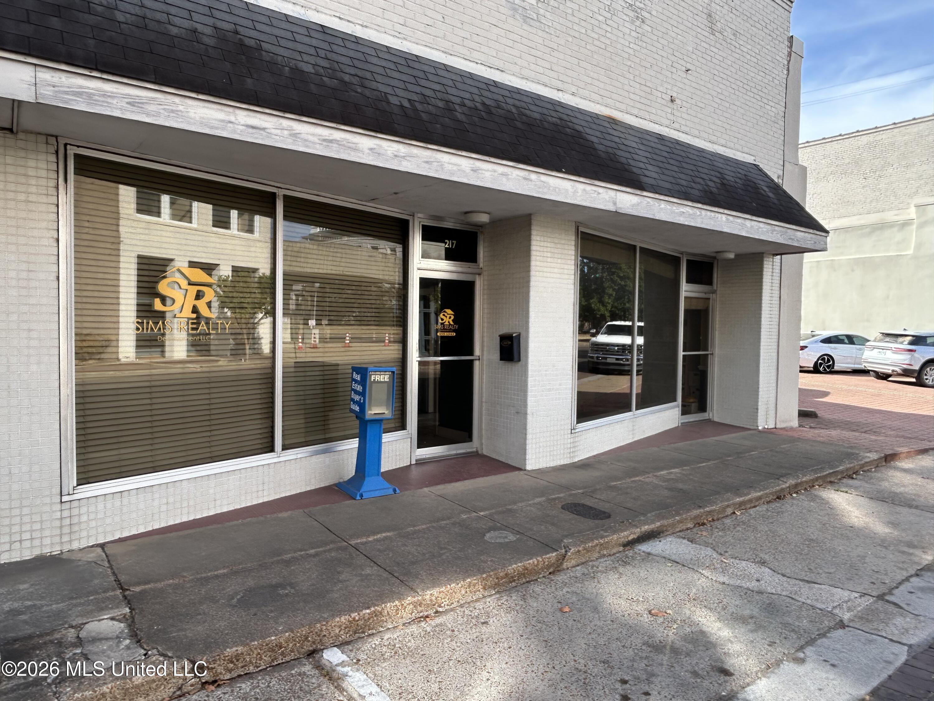 217 W Market Street Property Photo 1