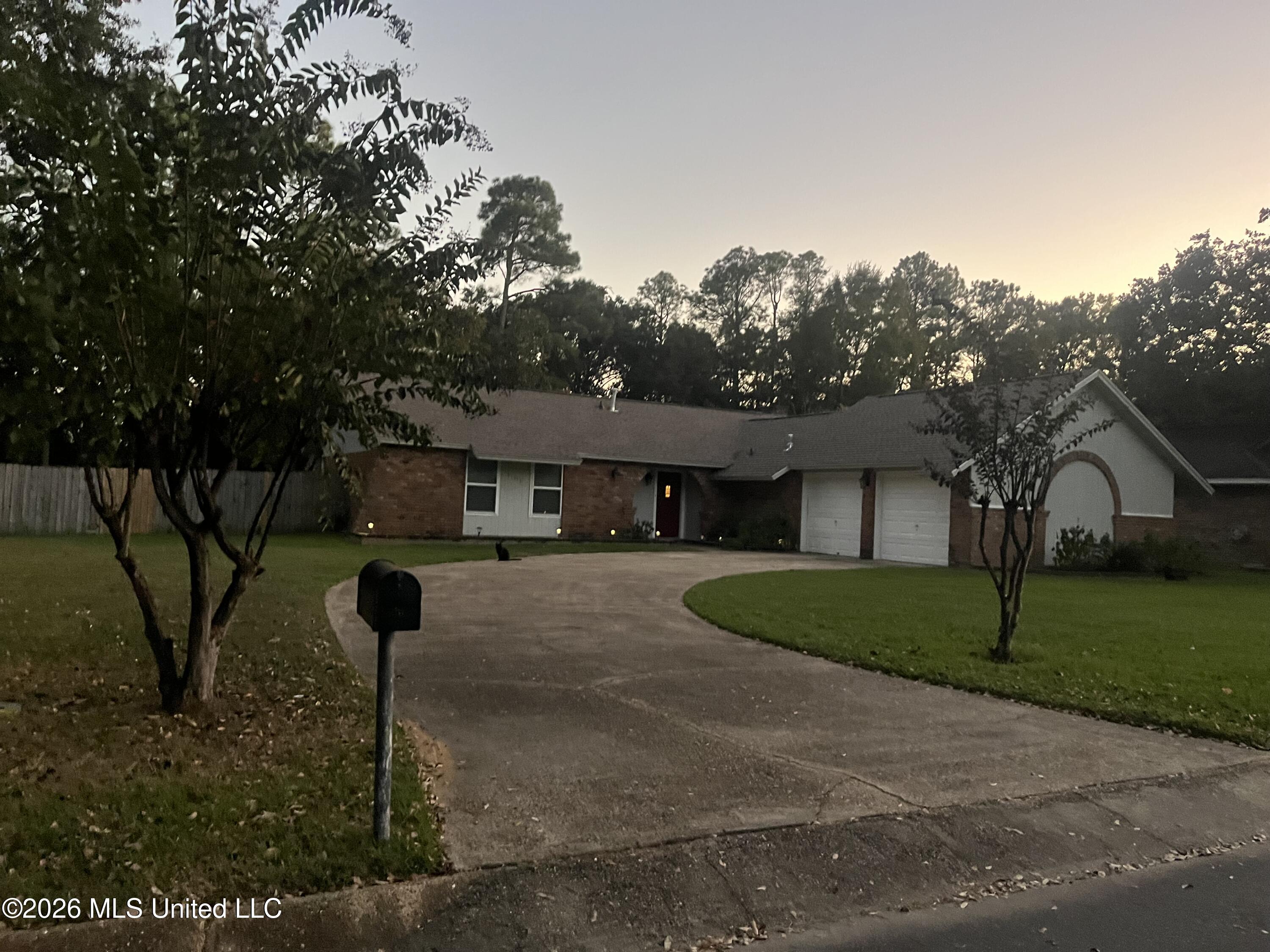 11129 Ellis Drive Property Photo 1