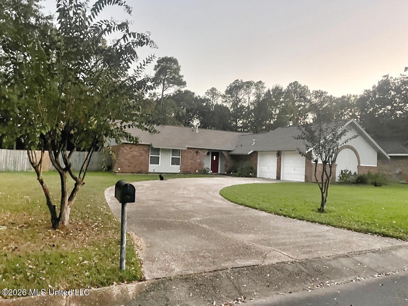 11129 Ellis Drive Property Photo 1