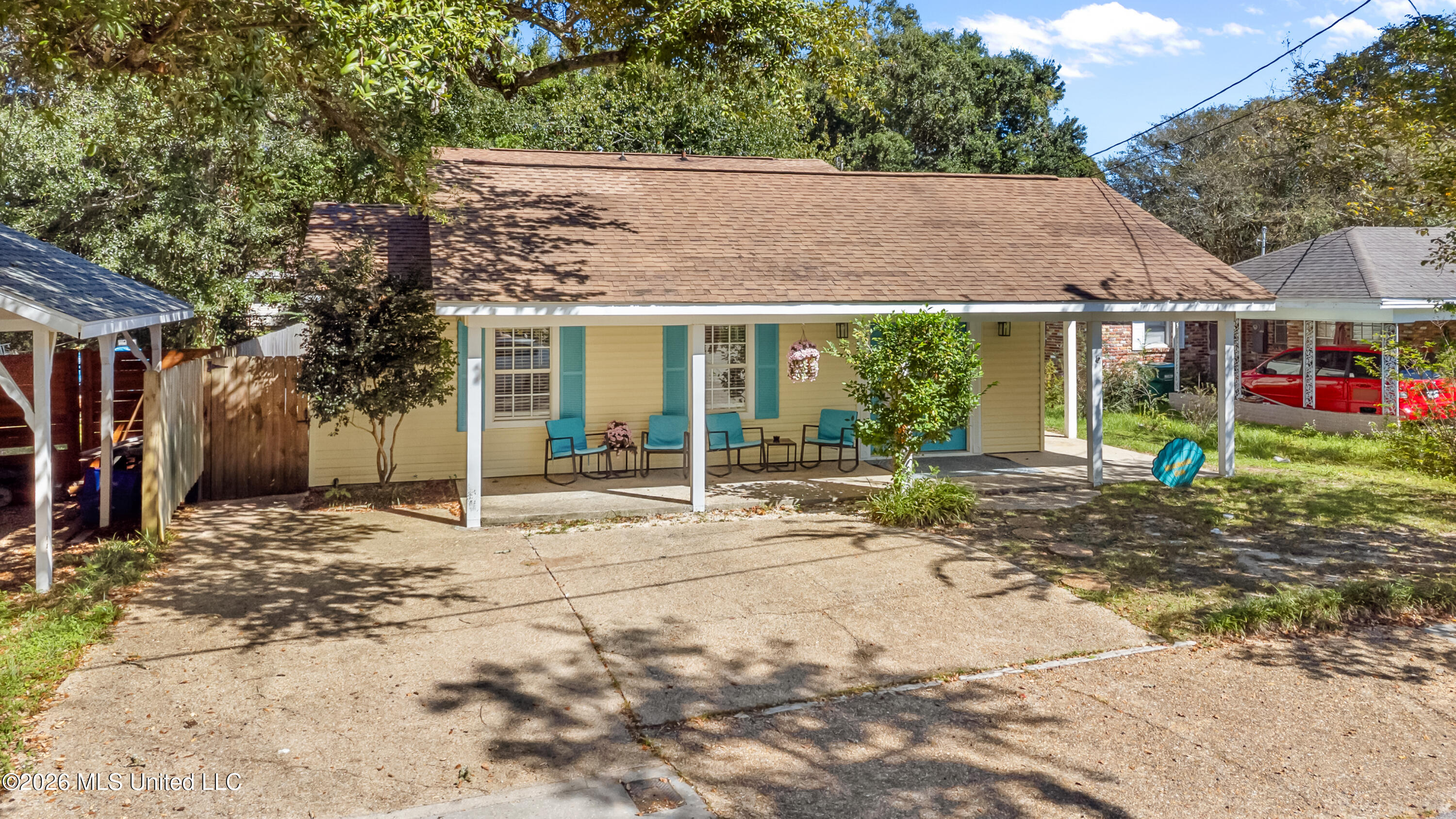 710 Rich Avenue Property Photo 1