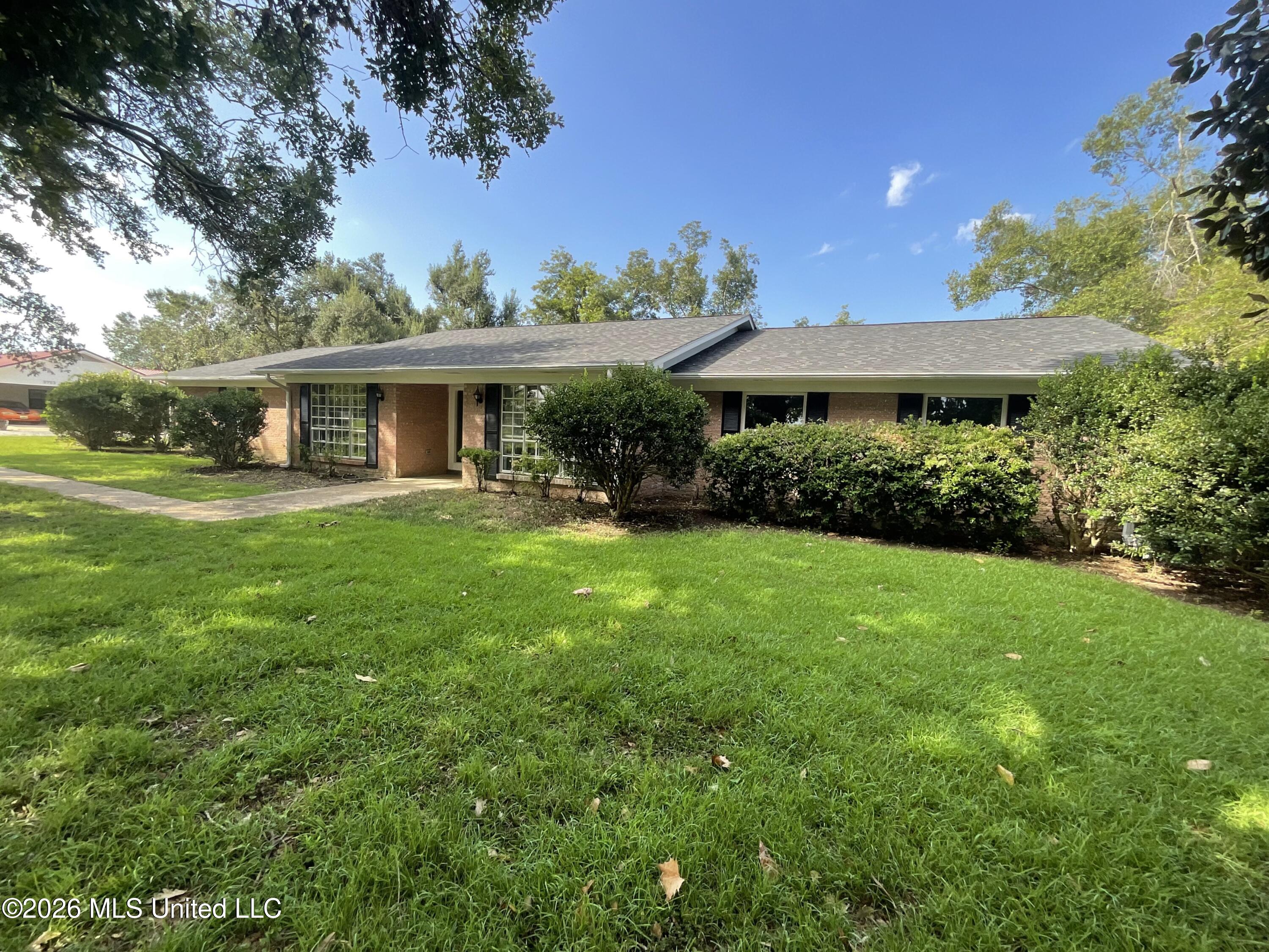 5785 Highway 61 Property Photo 1