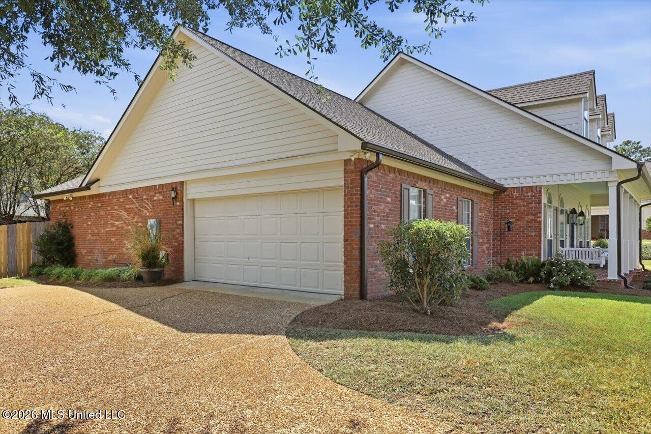 534 Lake Pointe Lane Property Photo 5