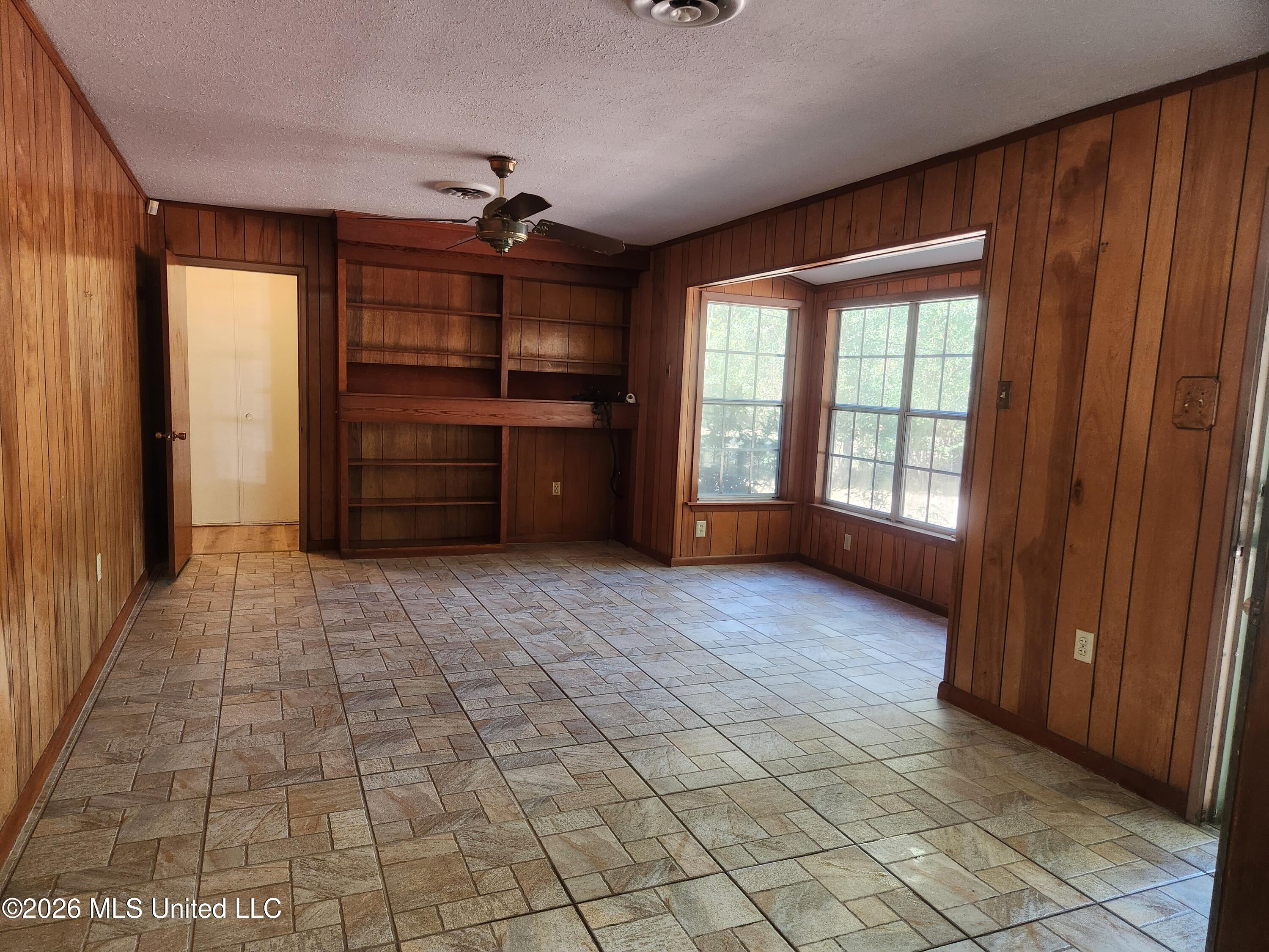 232 Southbrook Drive Property Photo 4