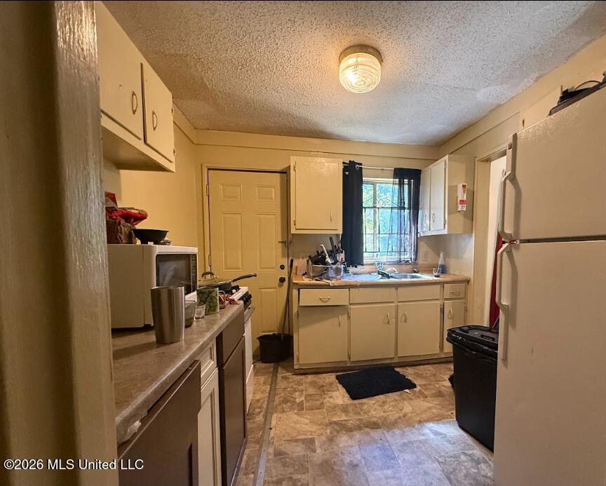 1327 Fernwood Drive Property Photo 5