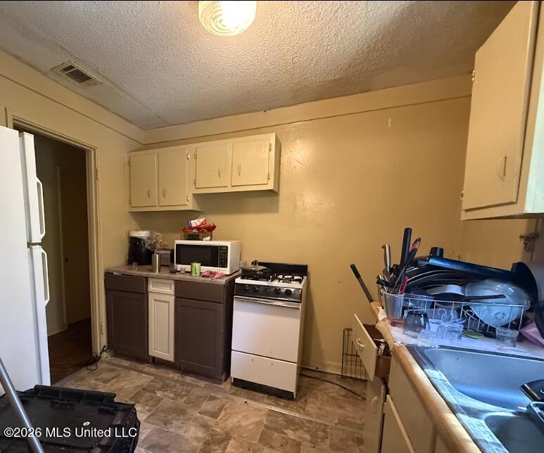 1327 Fernwood Drive Property Photo 6