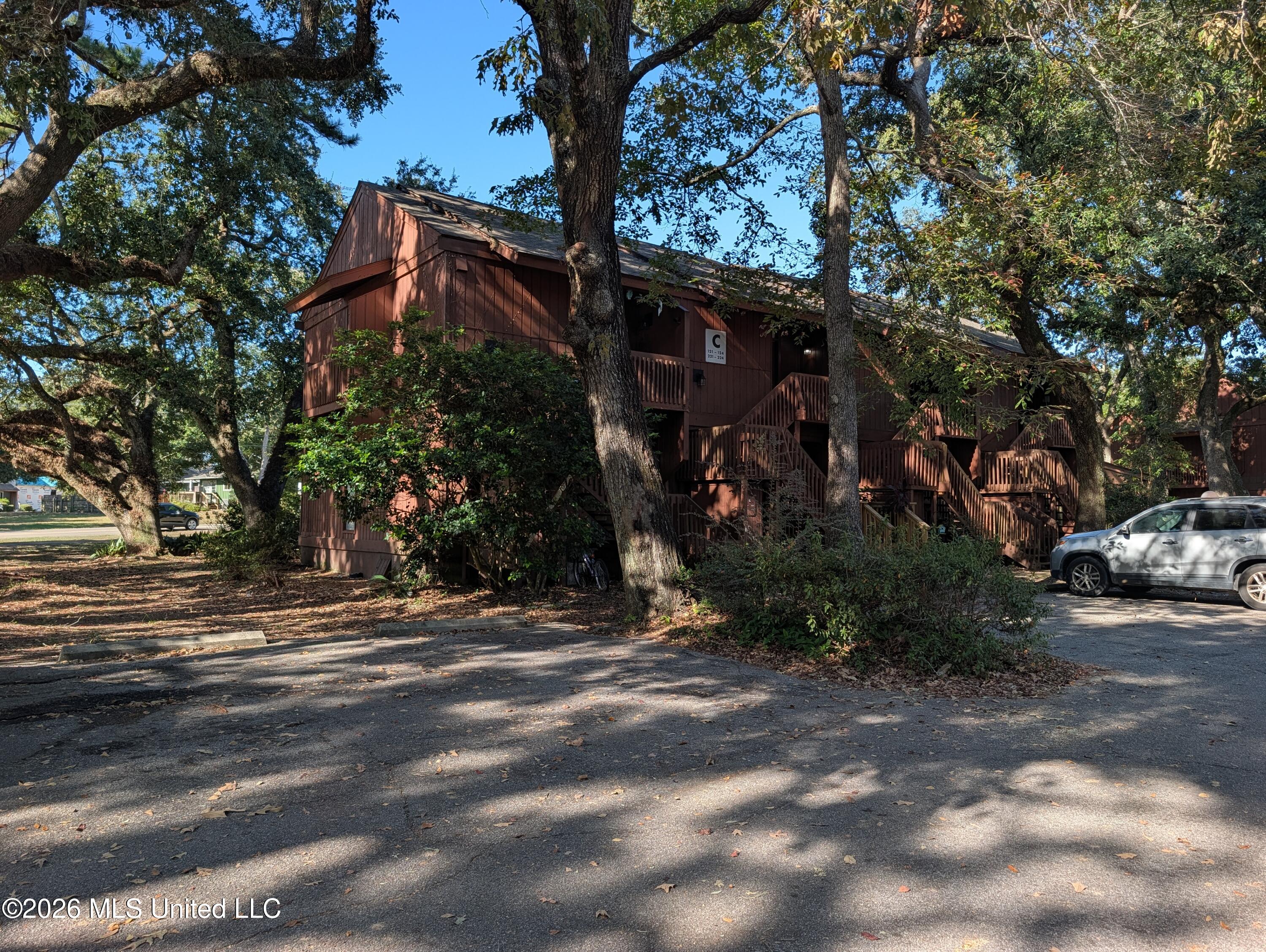 121 Lakeside Villa Property Photo 1