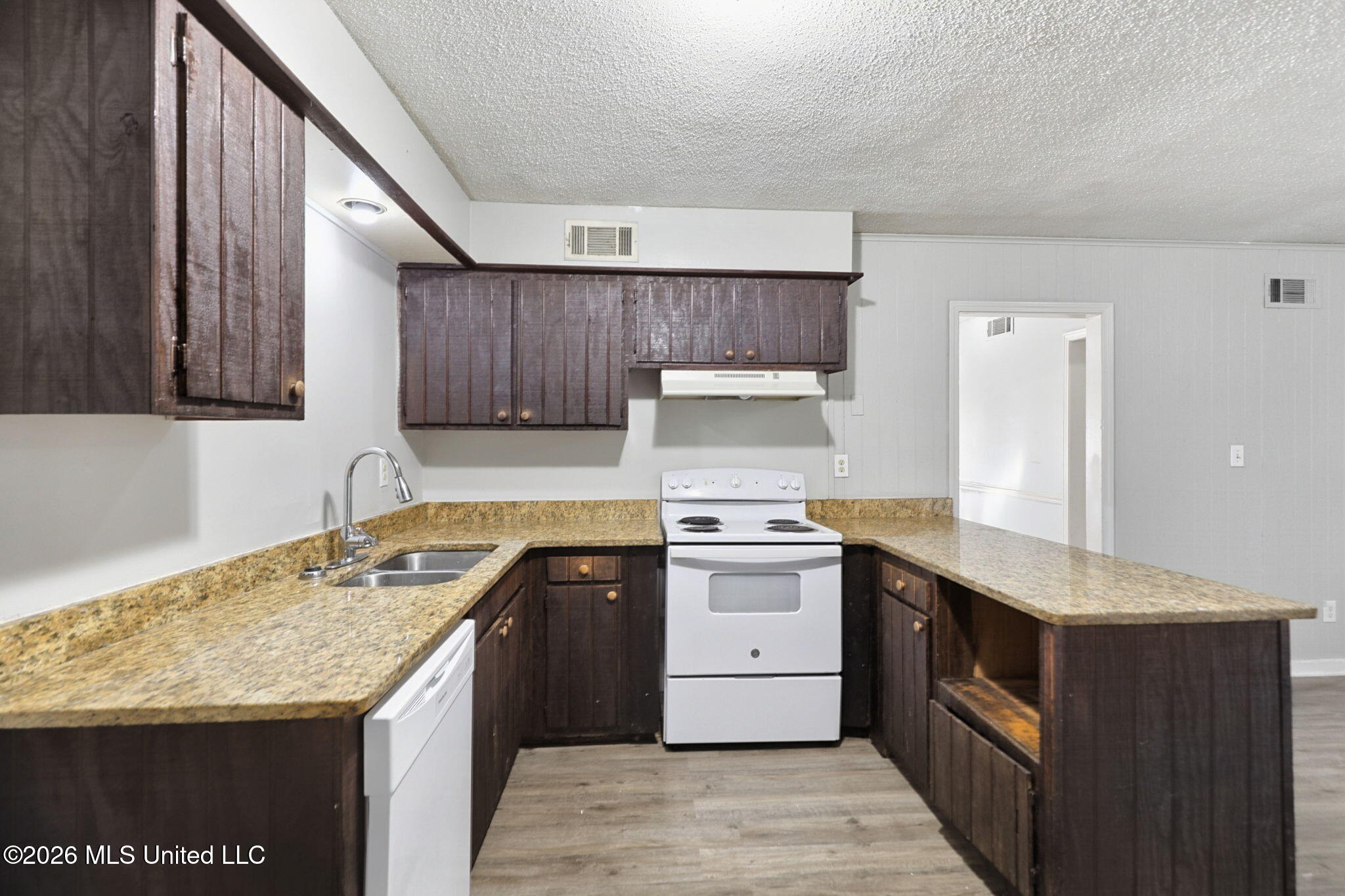 1734 Coral Hills Drive Property Photo 6