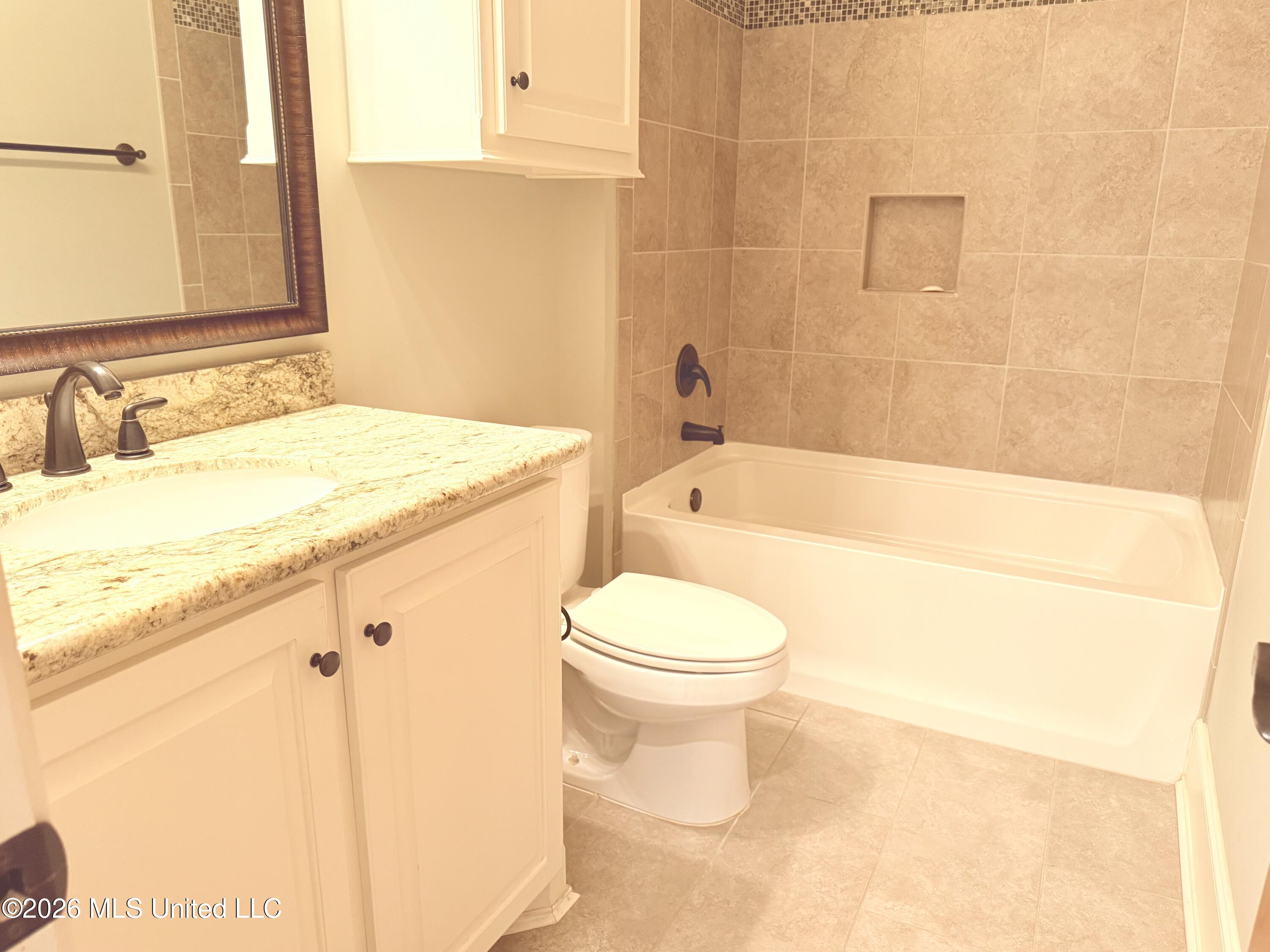 501 Newbury Drive Property Photo 9