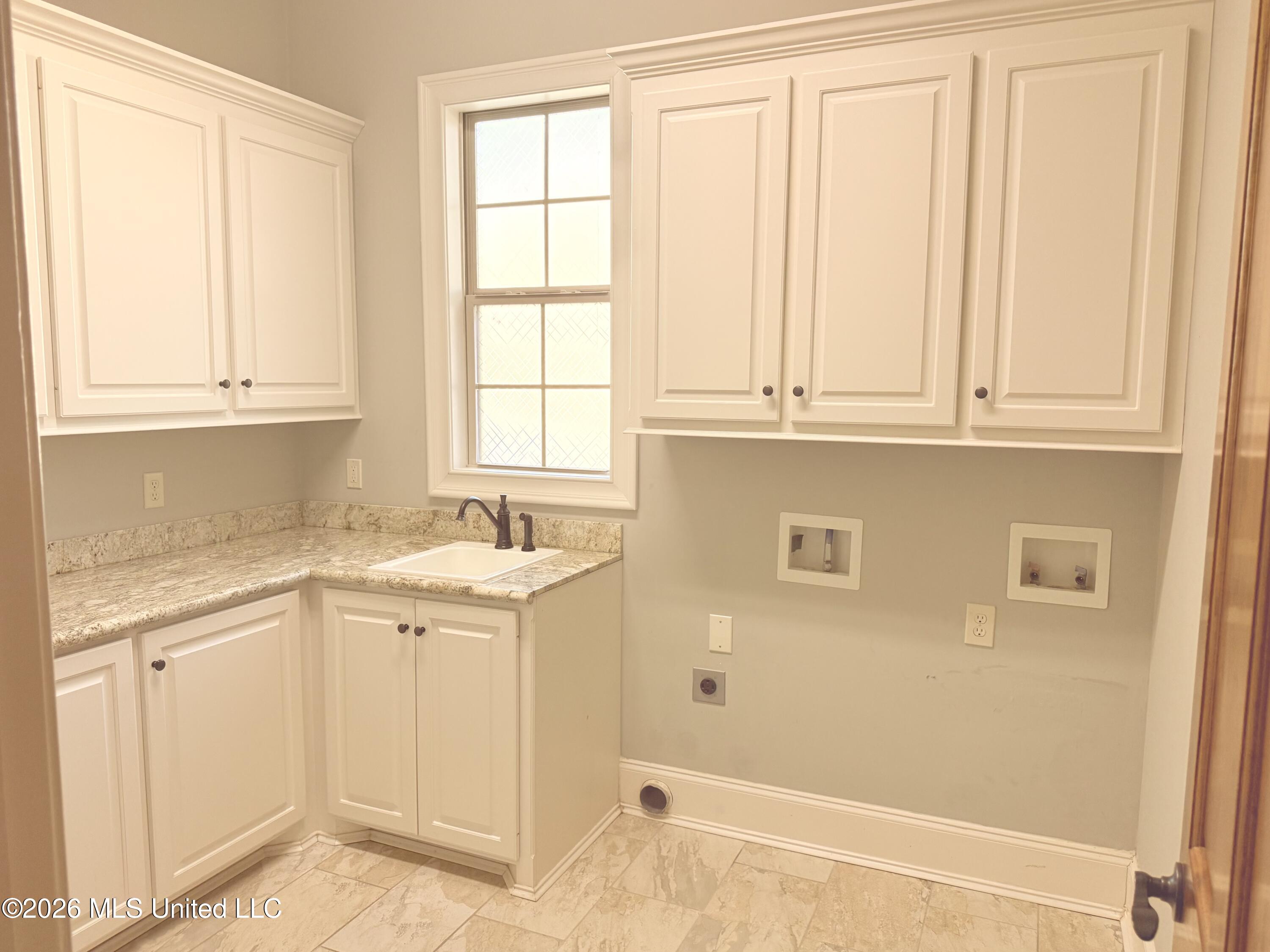 501 Newbury Drive Property Photo 11