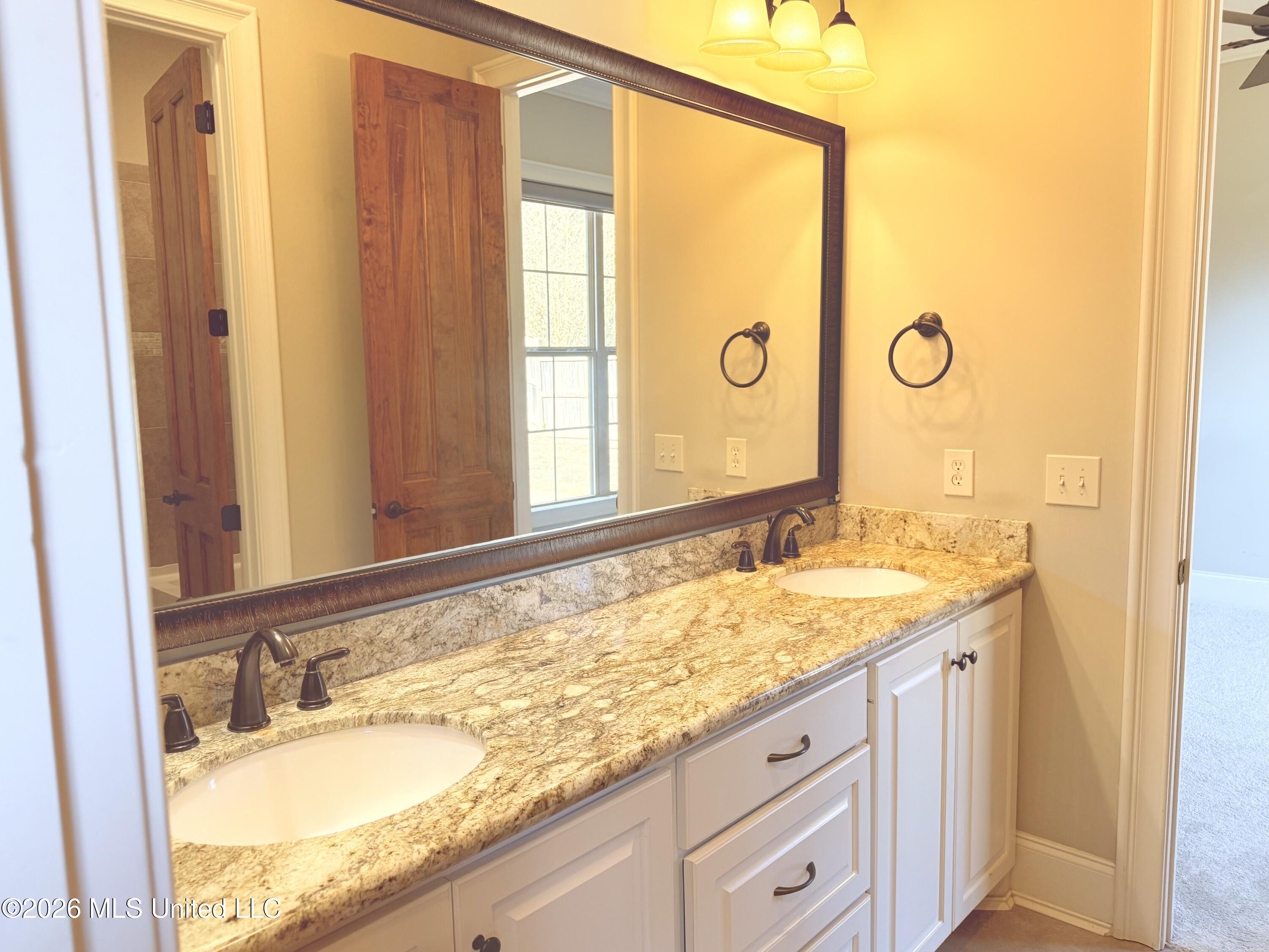 501 Newbury Drive Property Photo 16